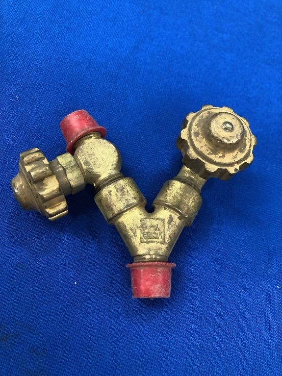 VINTAGE Victor  Brass Acetylene  Y with valves 1/4"NPT to two Acetylene lines