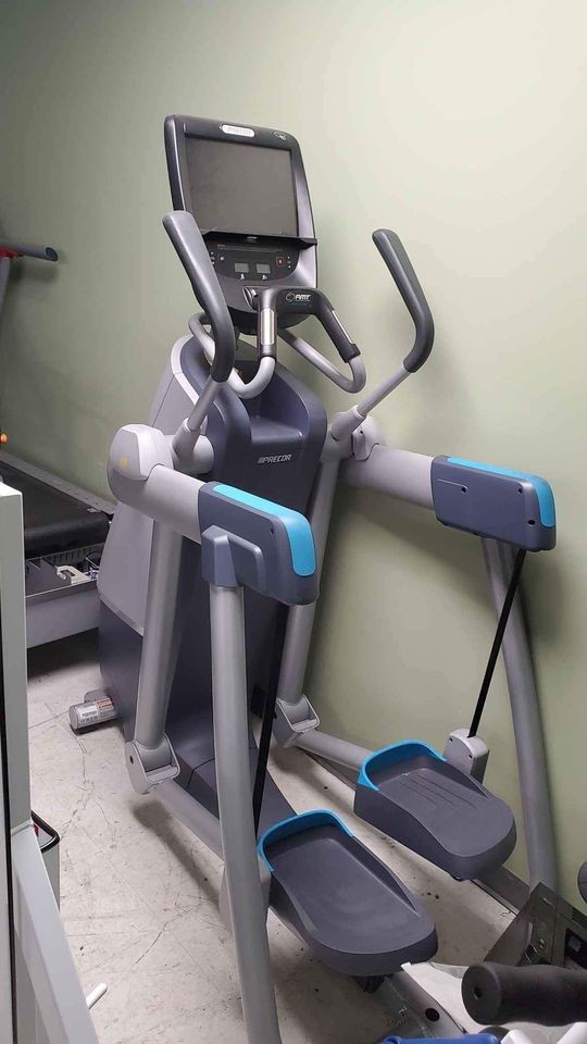 Precor AMT 885 with Open Stride w/ P82 Console  - Cleaned & Serviced
