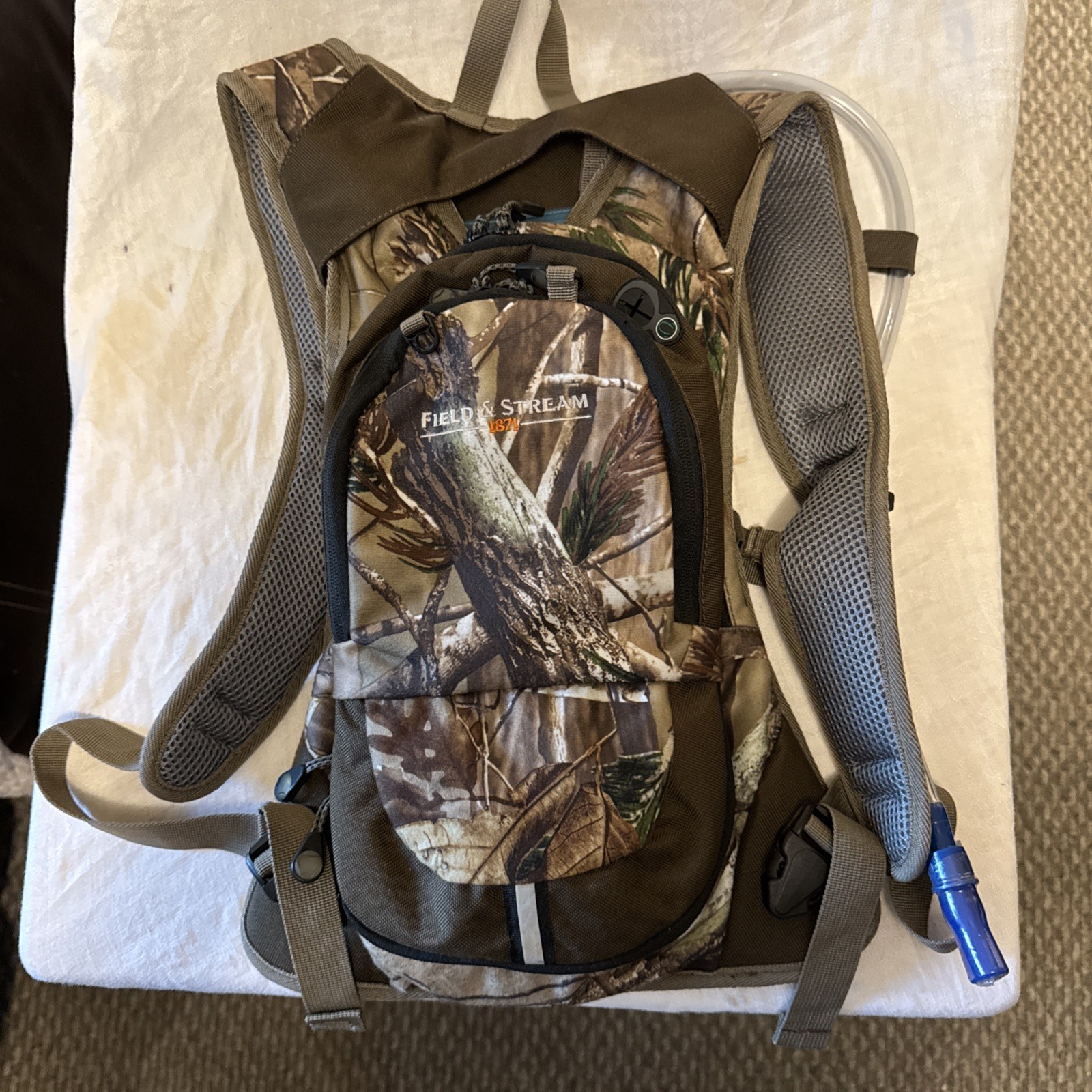 Field & Stream 2L Camouflage Nylon Hydration Backpack CEH00865