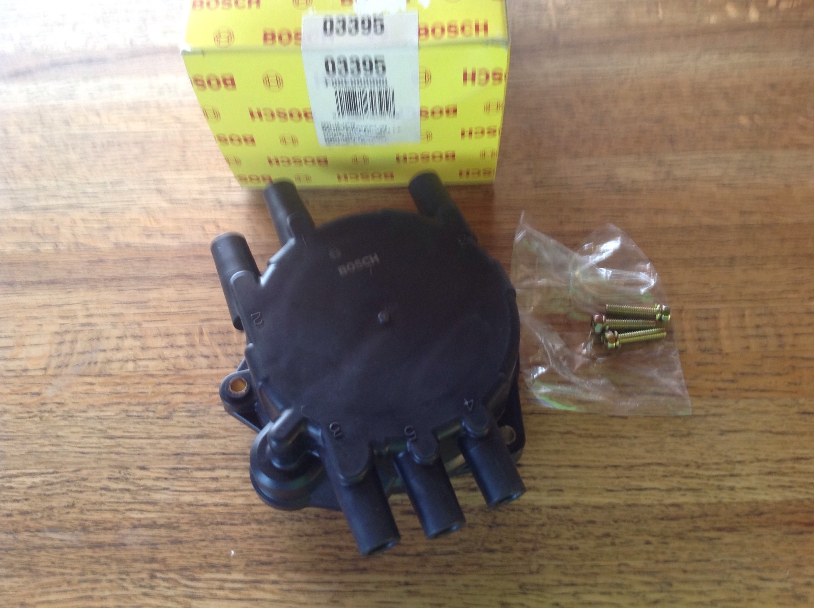 New Bosch 03395 Distributor Cap Ford Mazda 1992-95  F00E000000