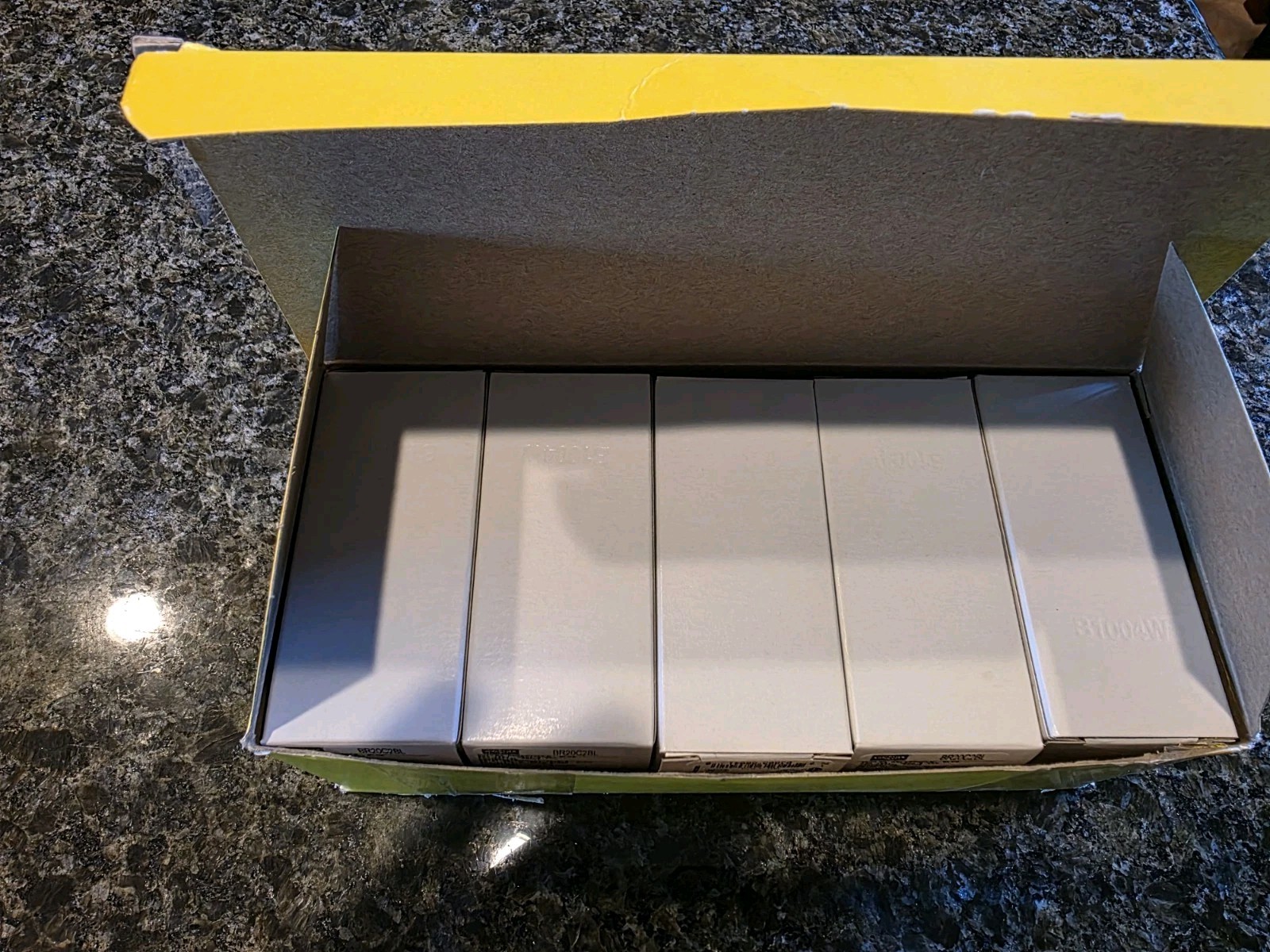 HUBBEL BR20C2BL DUPLEX RECEPTACLES