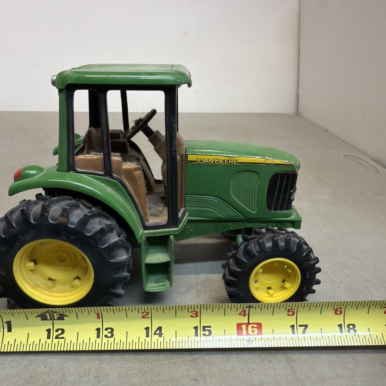 ERTL John Deere Tractor & Trailer 1759 Die Cast / Plastic