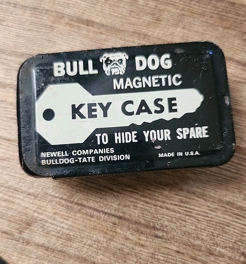 Vintage  Rare BULL DOG Magnetic Hide Key Holder Case NEWELL CO BULLDOG TATE DIV.