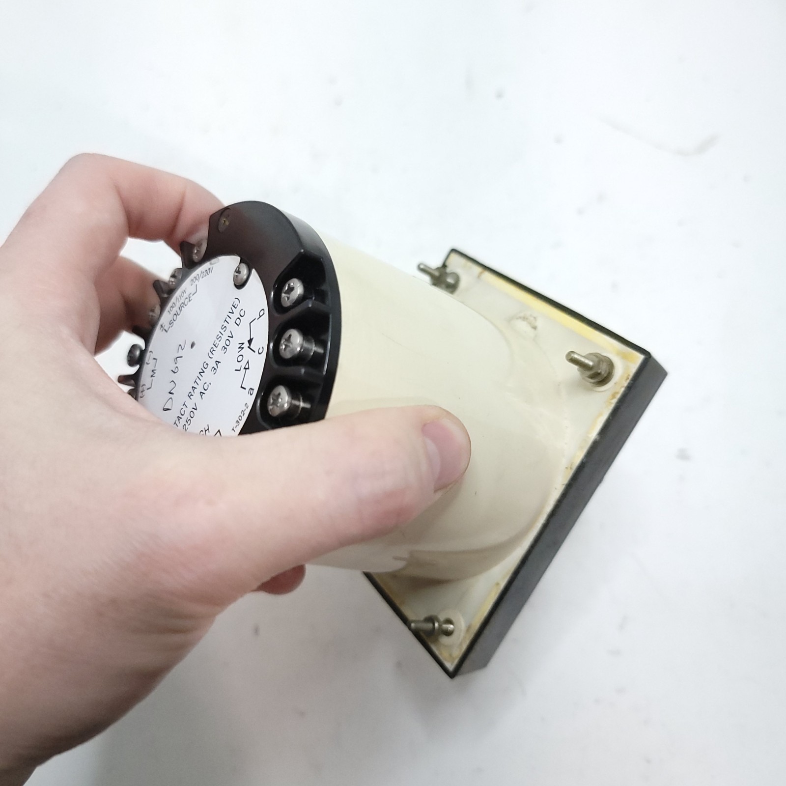 Tsuruga NRC-100HL 0-40VDC Voltmeter *broken screw*