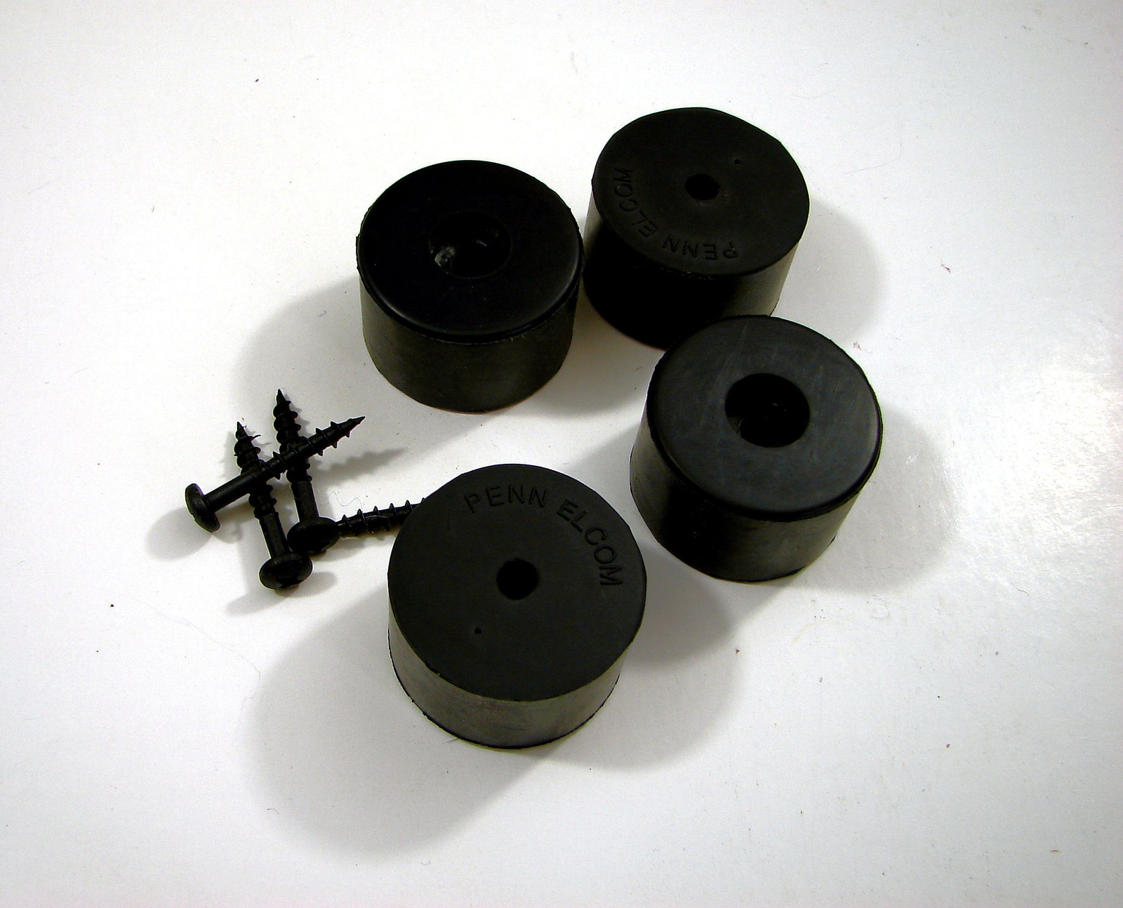 (4 PACK) PENN ELCOM 1" x 1-9/16" Rubber Feet for Amp/ Case/ Speaker - F1686/25