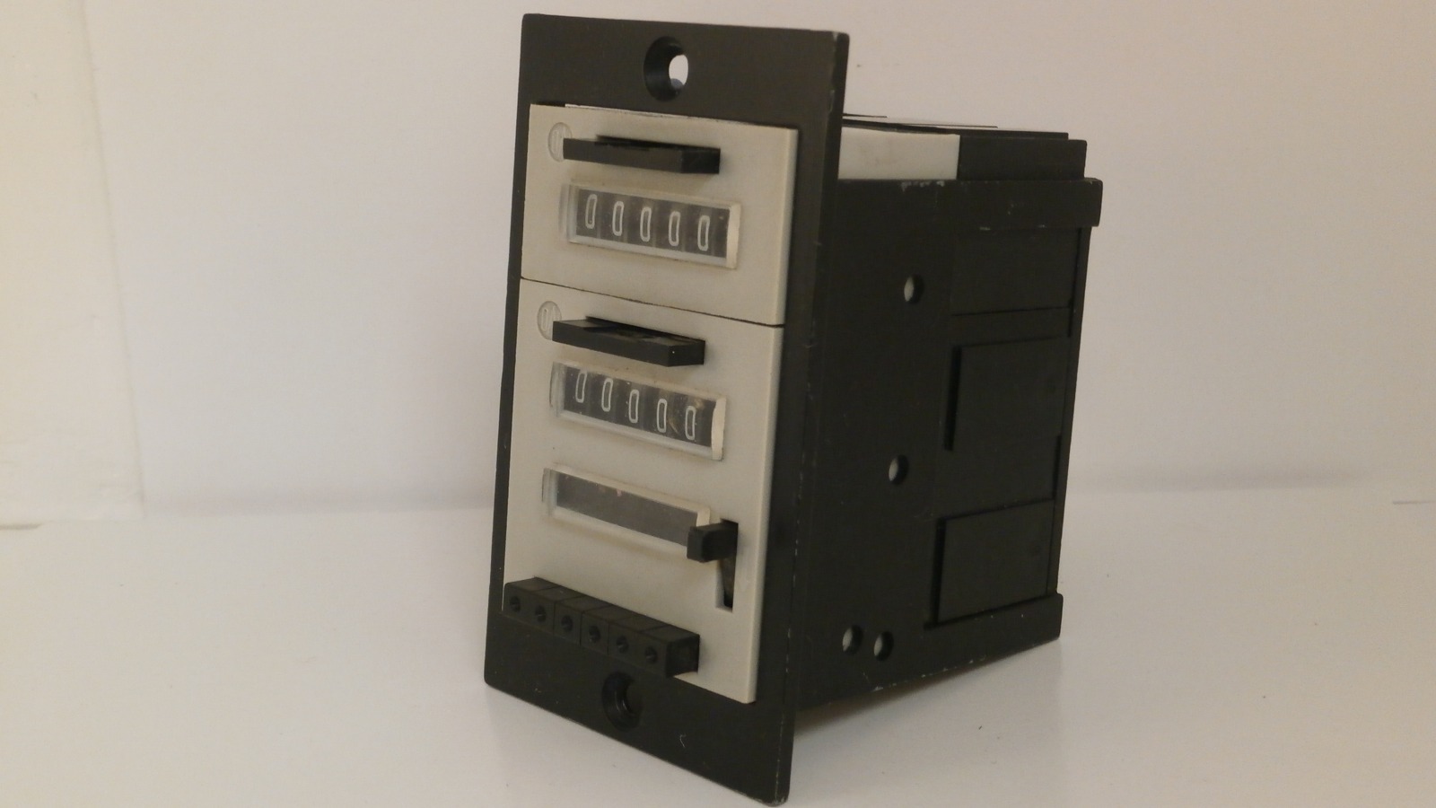 IVO 6 DIGIT DOUBLE STACKED COUNTER 24VDC