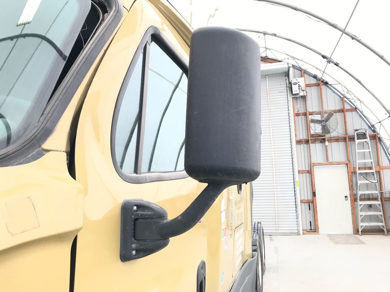 2014-2020 Freightliner CASCADIA POLY Left/Driver Door Mirror - Used