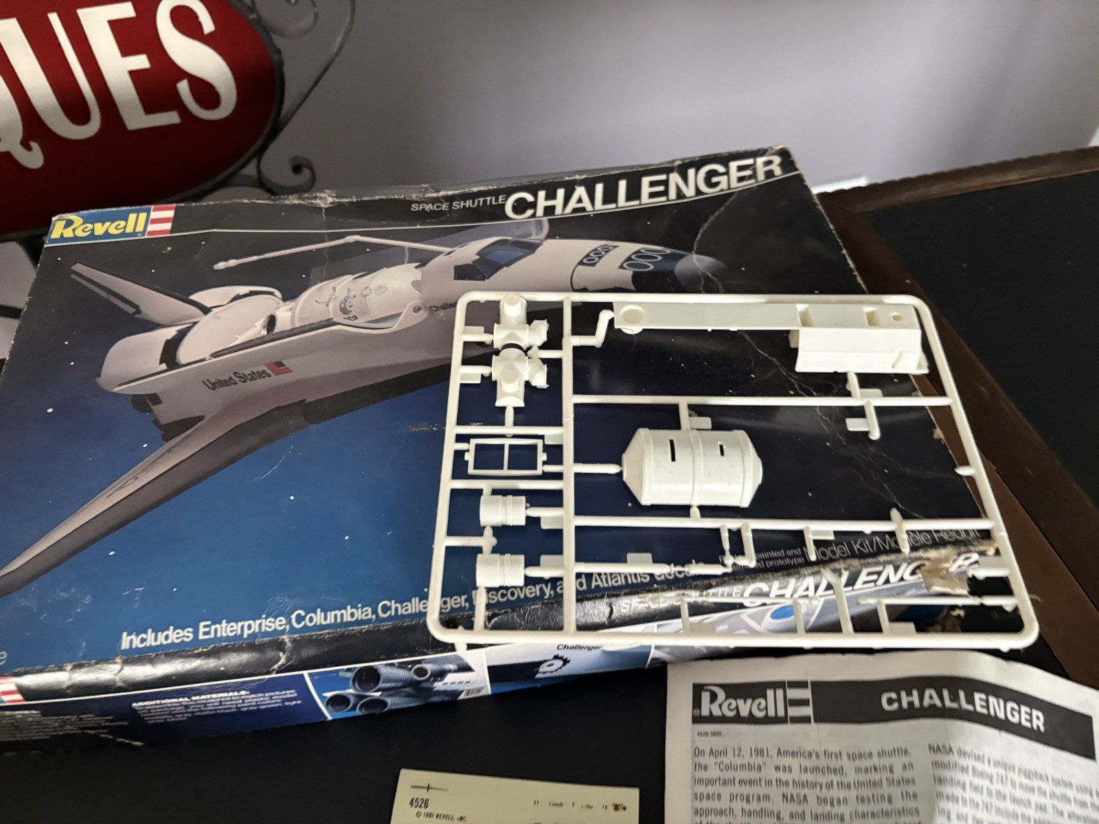 Revell 4526 Space Shuttle Challenger 1/144 Scale 1982 - OPEN BOX