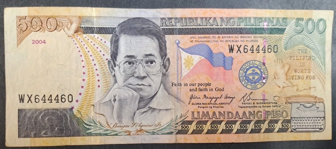2004 Philippines 500 Piso P196a, WX644460, sigs Macapagal-Arroyo & Buenaventura.