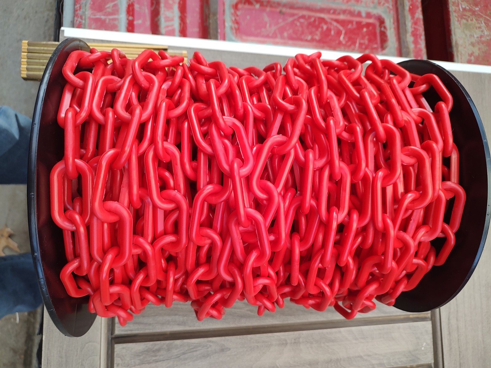 10 Feet Red Plastic 2 Inch Outer Most Diameter Chain Link Safety Barrier Chain