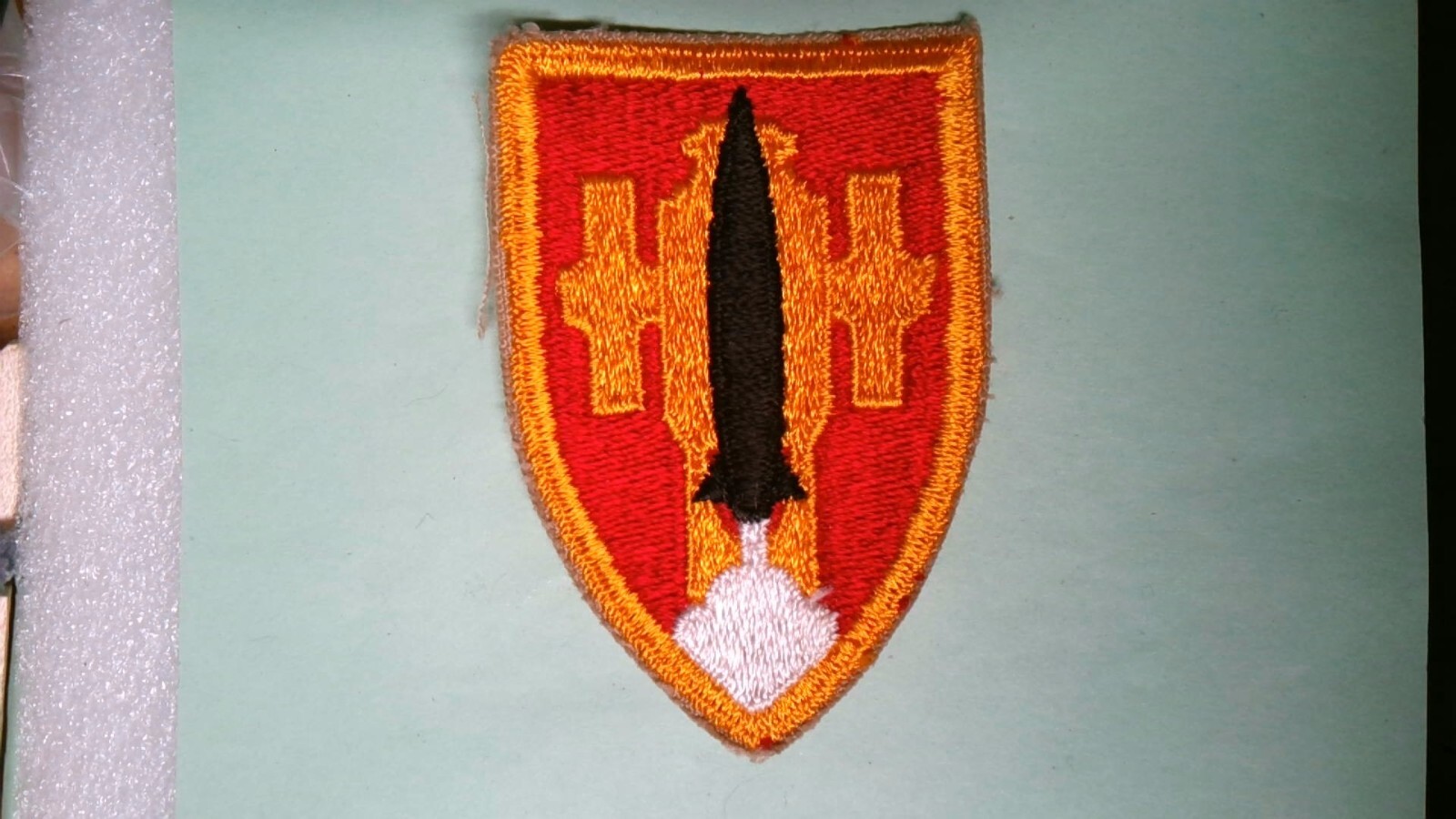 MILITARY SHOULDER PATCH COLORED SEW ON OLDER CUT EDGE ARMY MISSILE SCHOOL