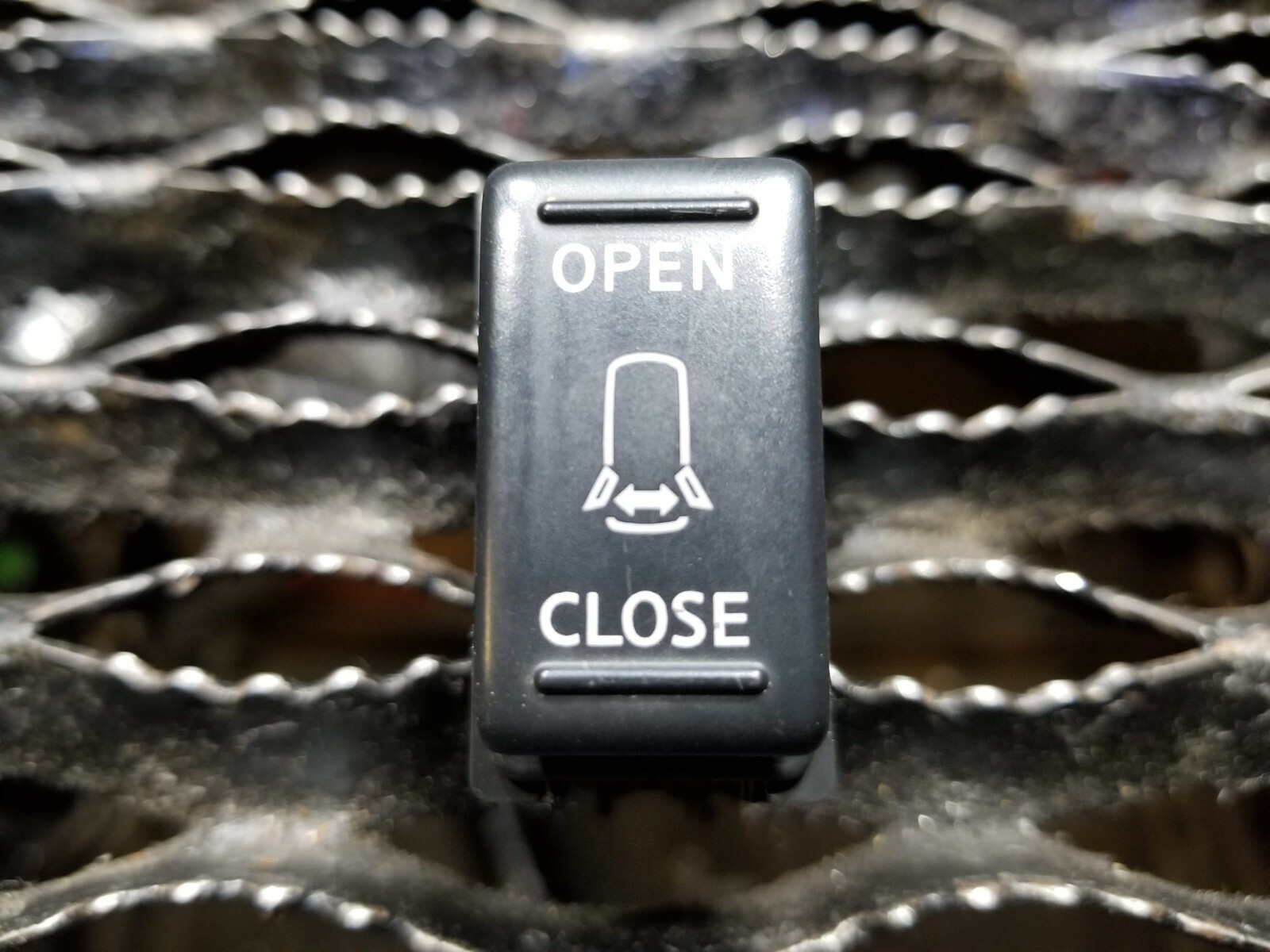 04 05 06 07 INFINITI QX56 Open Close Gate Lid Switch OEM
