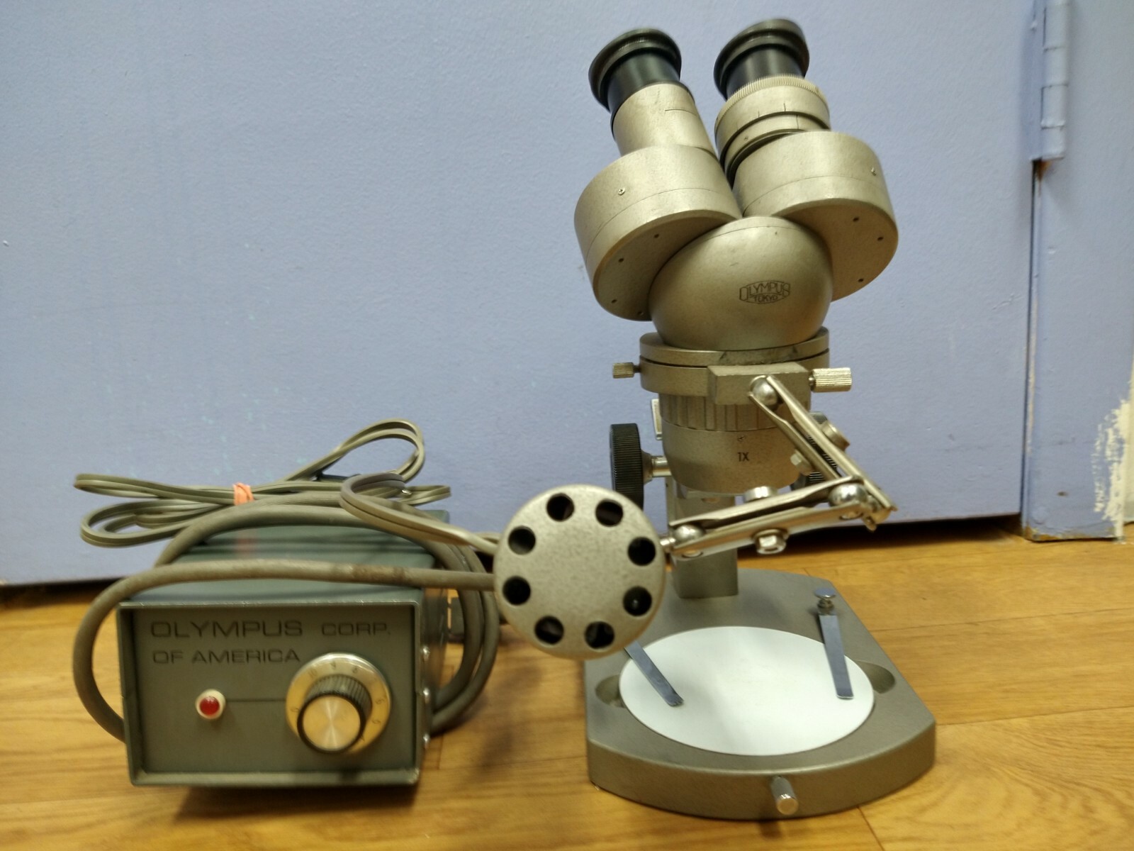 VINTAGE OLYMPUS TOKYO STEREOSCOPIC MICROSCOPE VT-II Ref: 224109
