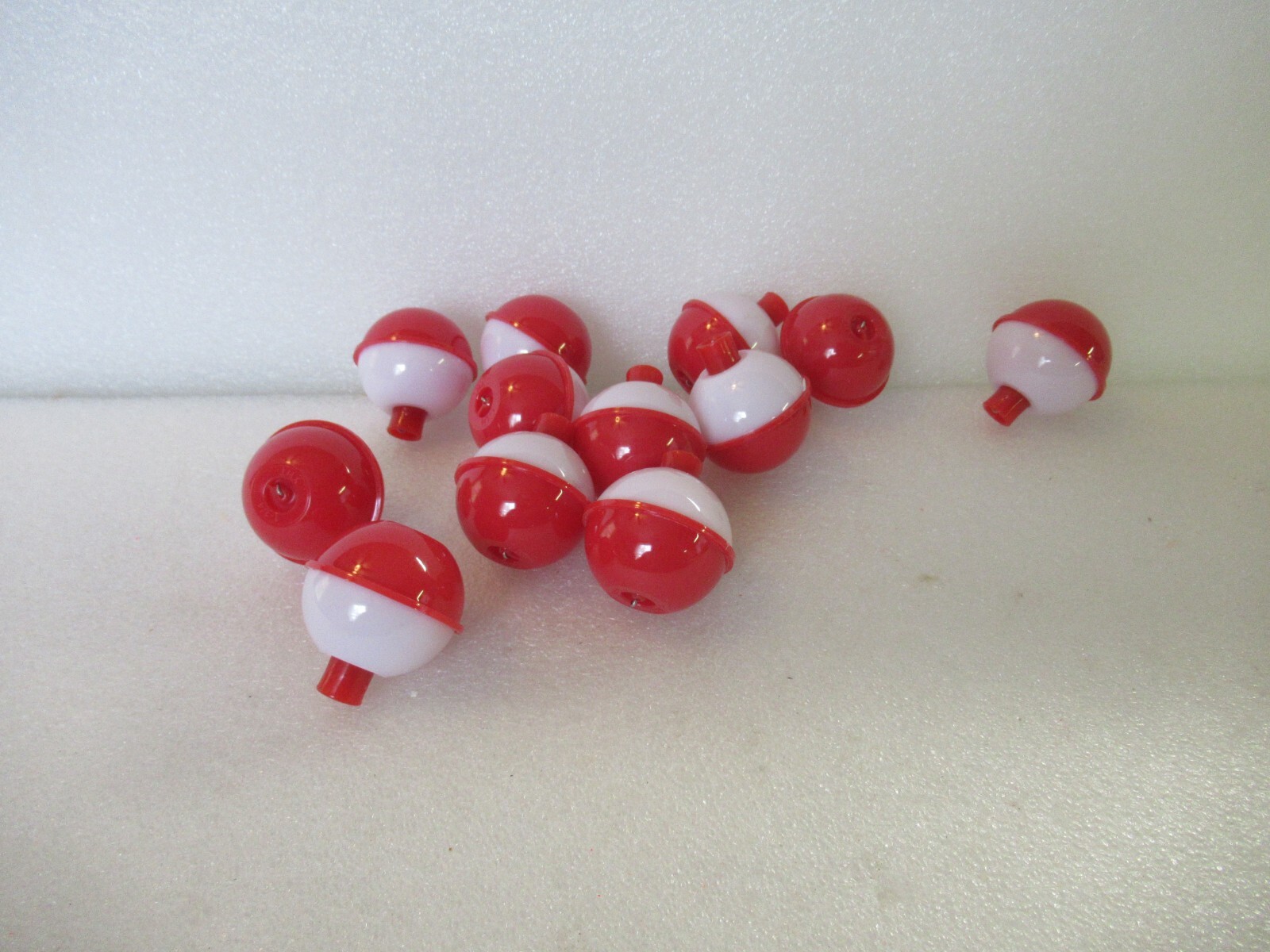 12 1.25" FISHING BOBBERS S-Medium Round Ball Floats Plastic Snap on Float Choice