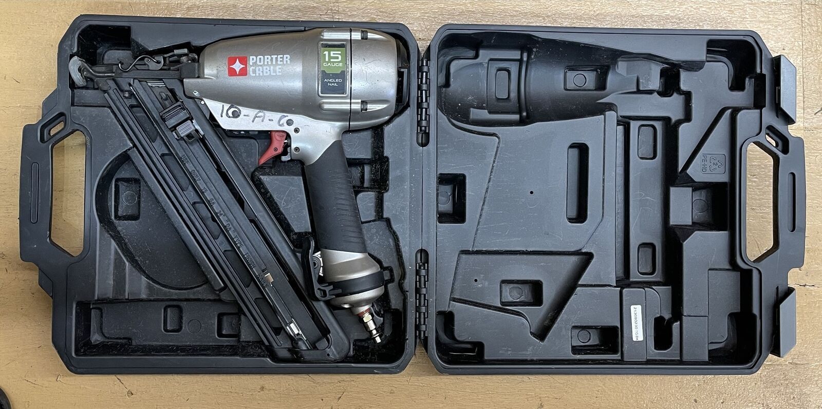 Porter Cable DA250C 15G Pneumatic Finish Nailer in Case