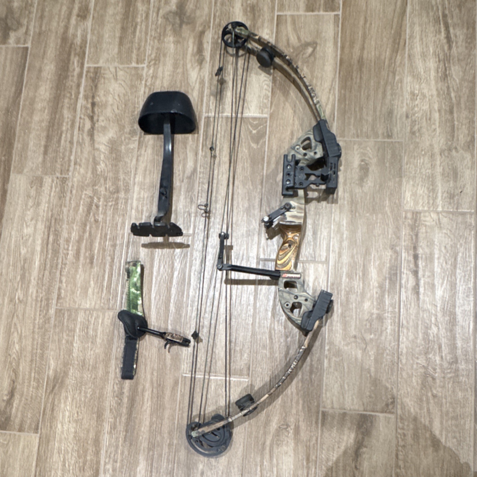 Jennings Archery Buckmasters Right-Hand Bow Hunting Compound Bow Camo Brown