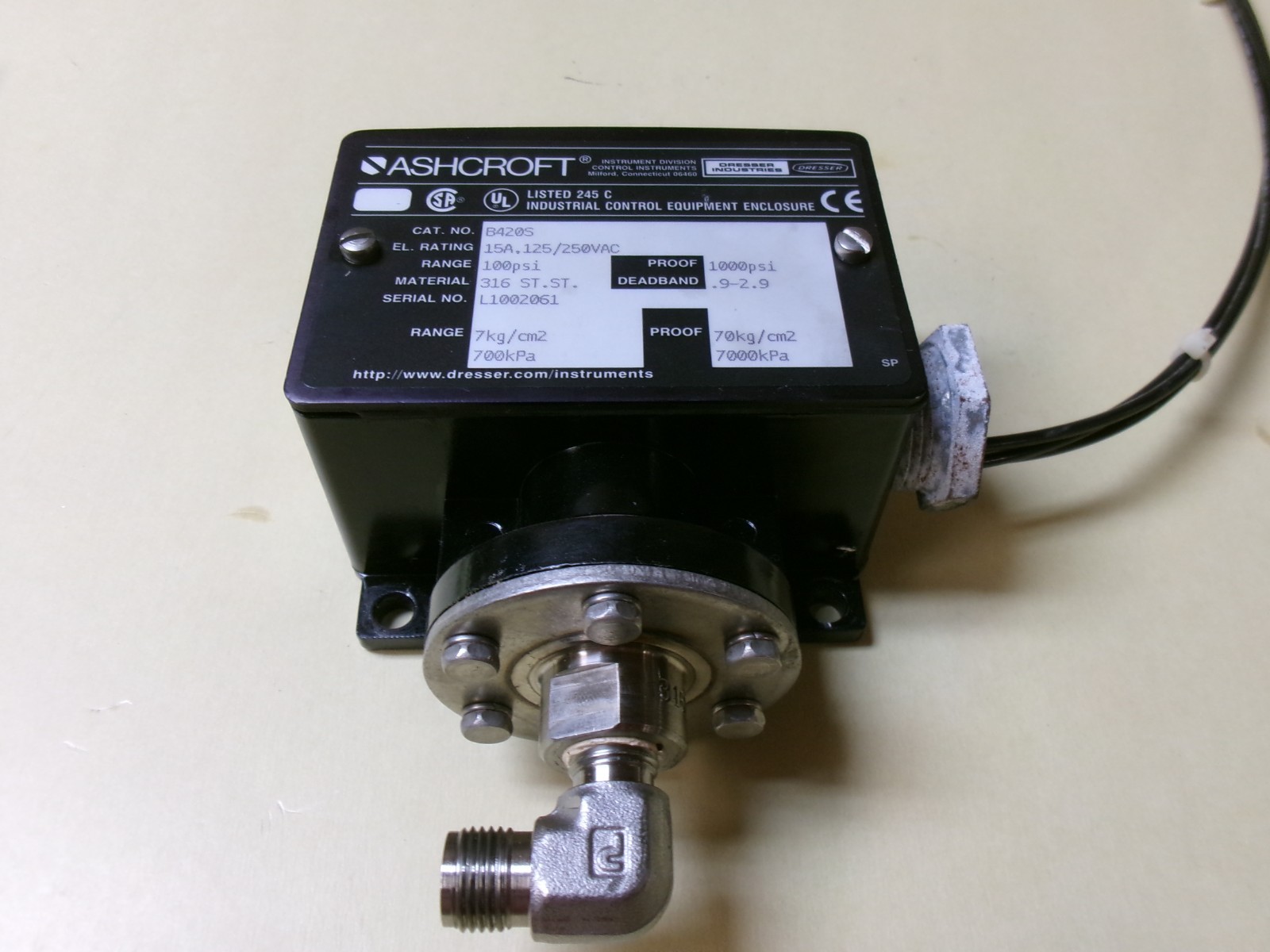 Ashcroft D420S Pressure Switch 125/250 VAC , 1000 PSI , Range 100 PSI , 15A