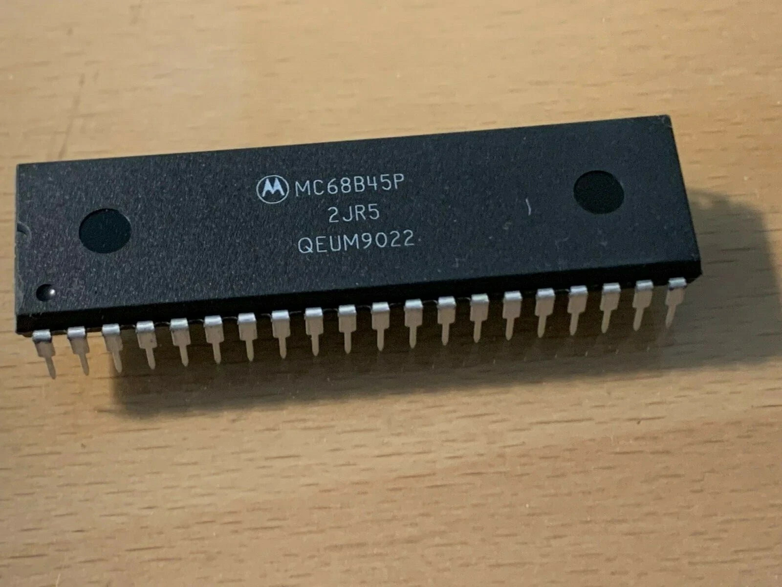 MC68B45P - Motorola  Video Output Graphics Controller - DIP-40.(2pcs)