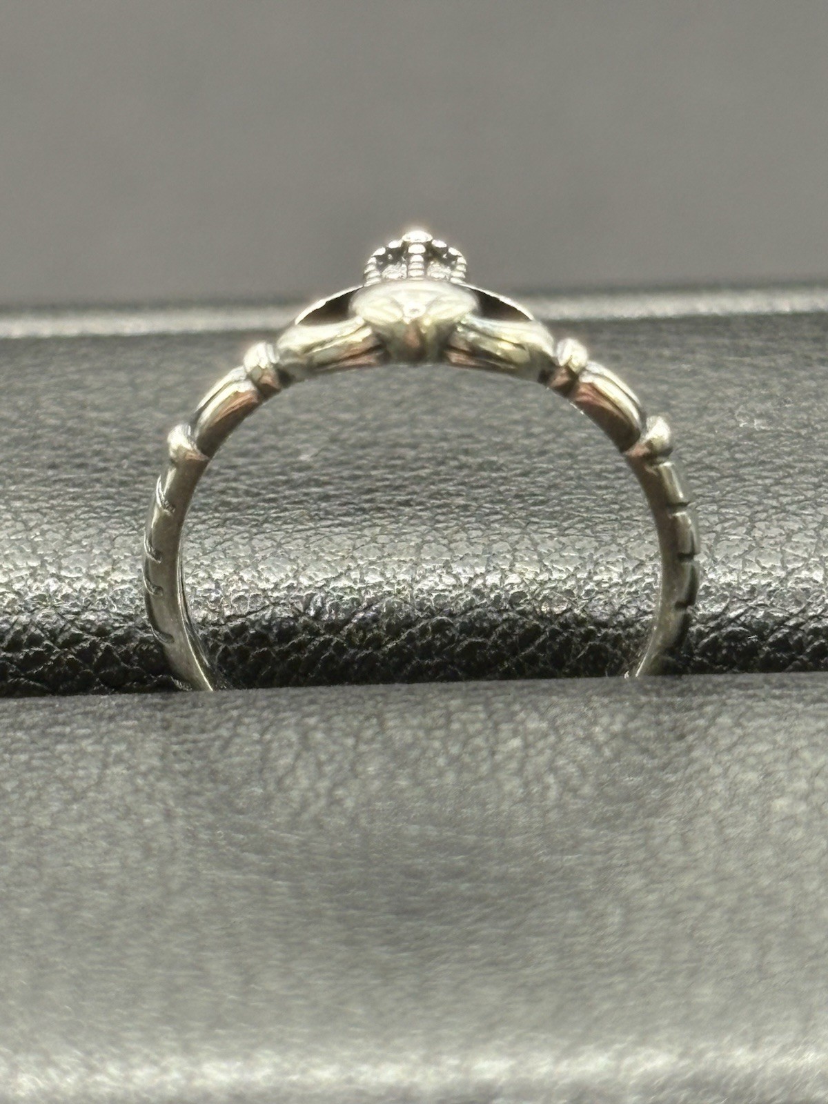 New Condition Sterling Silver Claddagh Toe Ring 925 G13