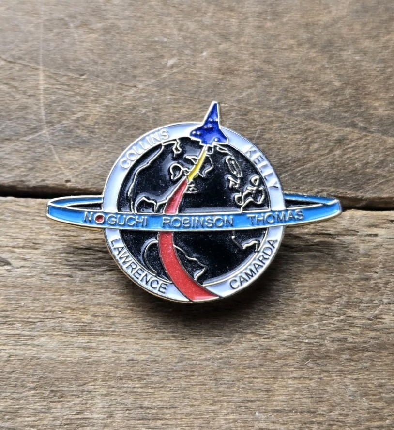 NASA STS-114 Noguchi Robinson Thomas Collins Kelly Lawrence Camarda Pin