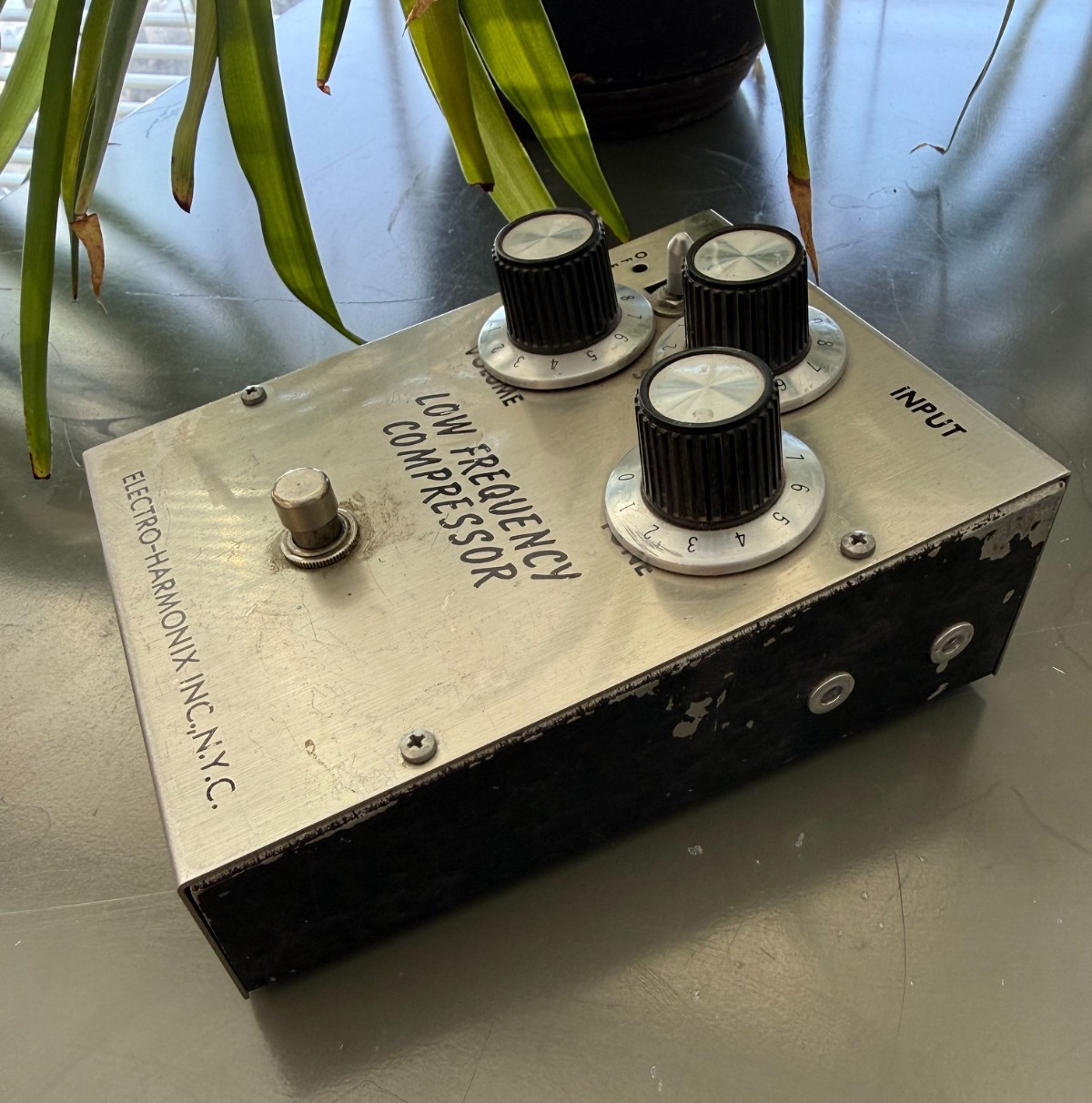 VINTAGE Low Frequency Compressor Effect Pedal ELECTRO-HARMONIX modified read