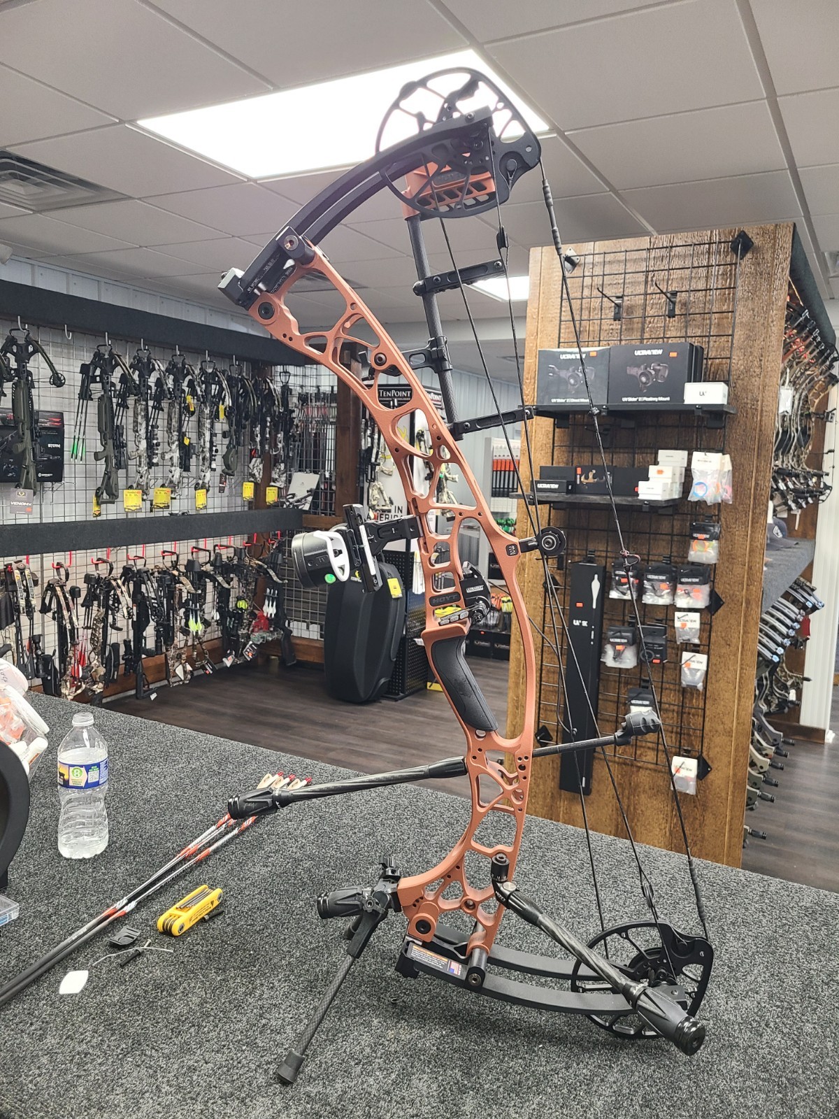 Hoyt AX-90 Georgia Clay Black Aluminum Compound Bow Right Hand 90 lb