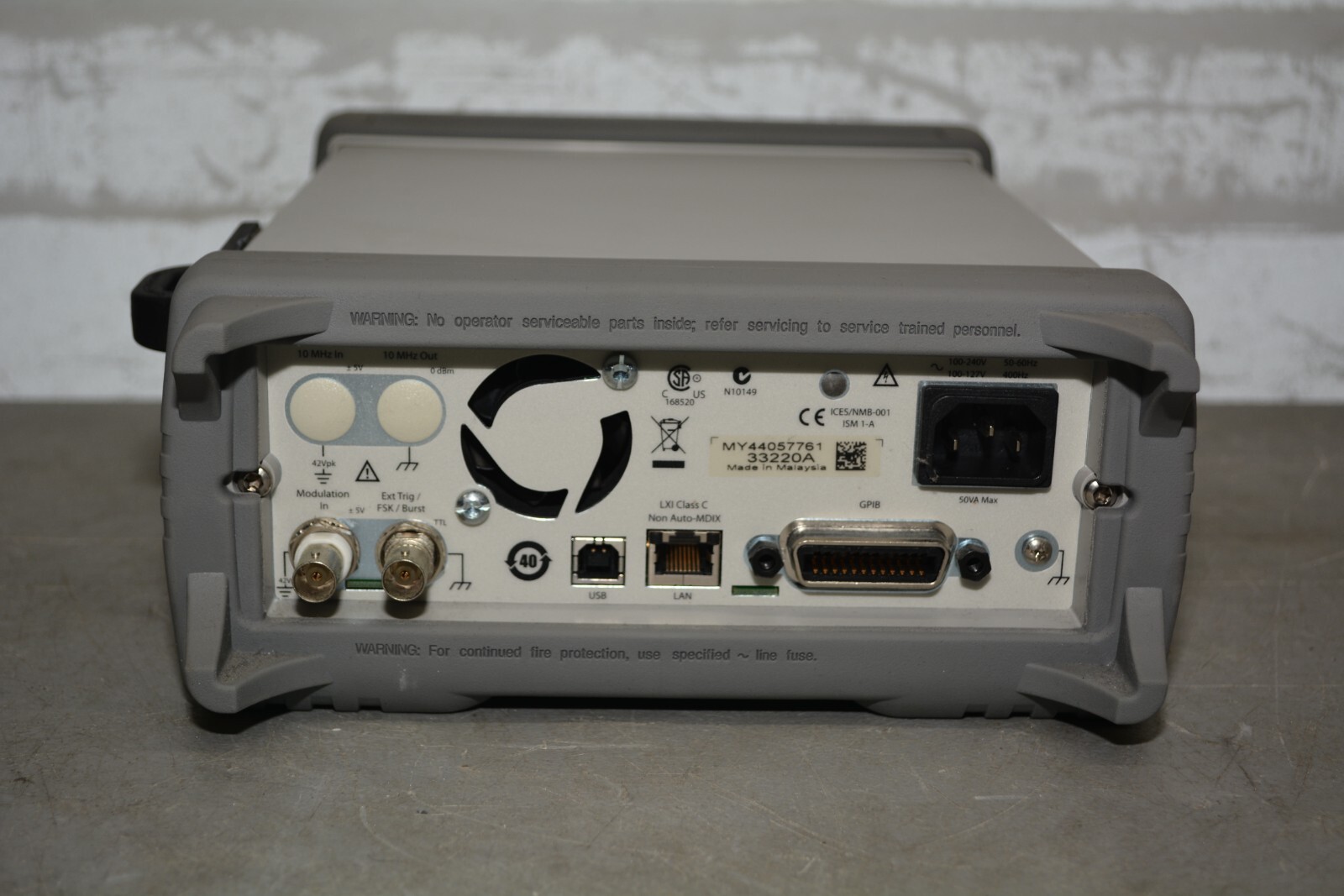 ^ Agilent 33220A 20 MHz Function Arbitrary Waveform Generator #X3431