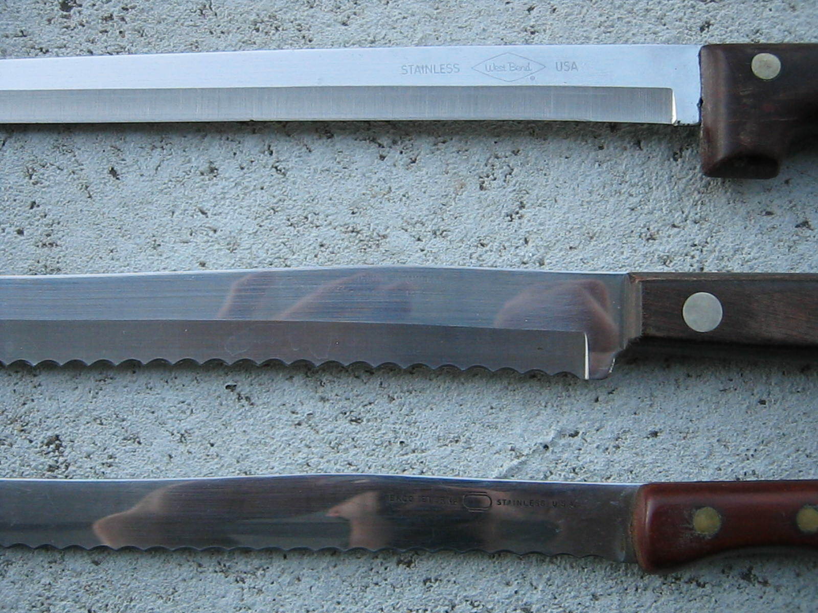 VINTAGE EKCO ETERNA, ONEIDA, & WEST BEND USA BREAD & CARVING KNIVES, LOT OF 3