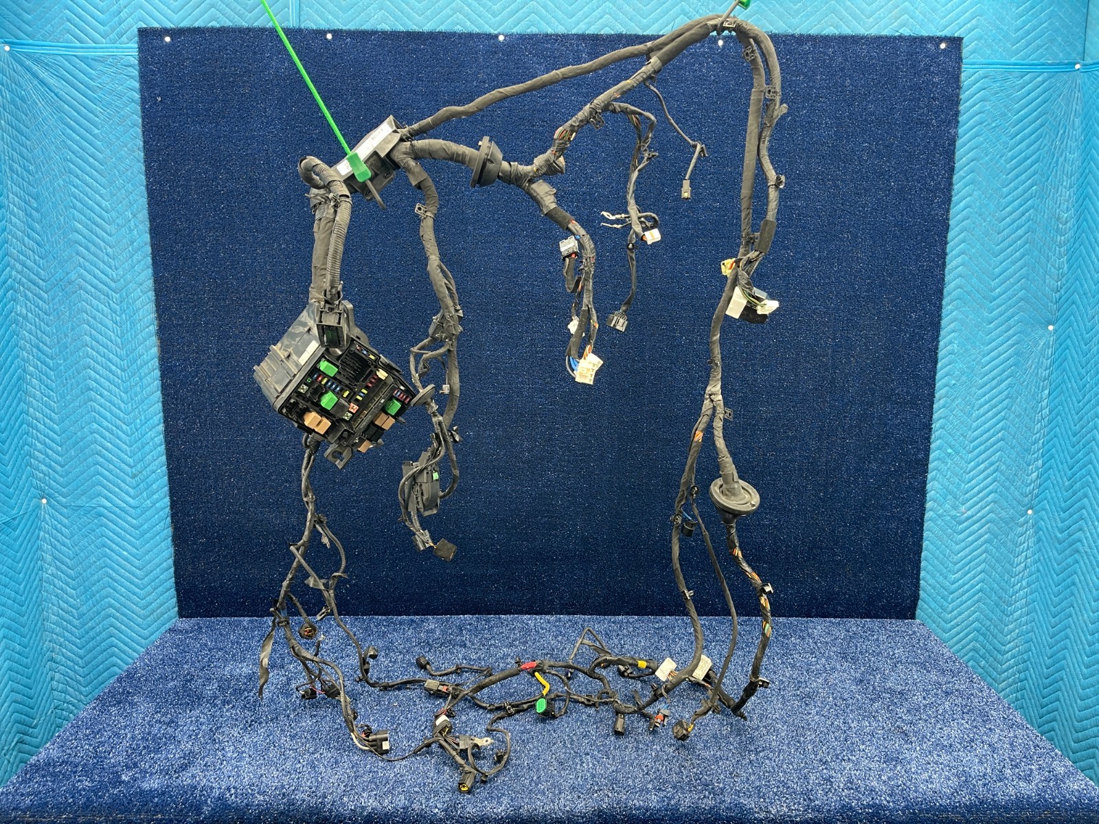 2014–2016 Kia Cadenza Engine Wire Harness w/ Fuse Box OEM