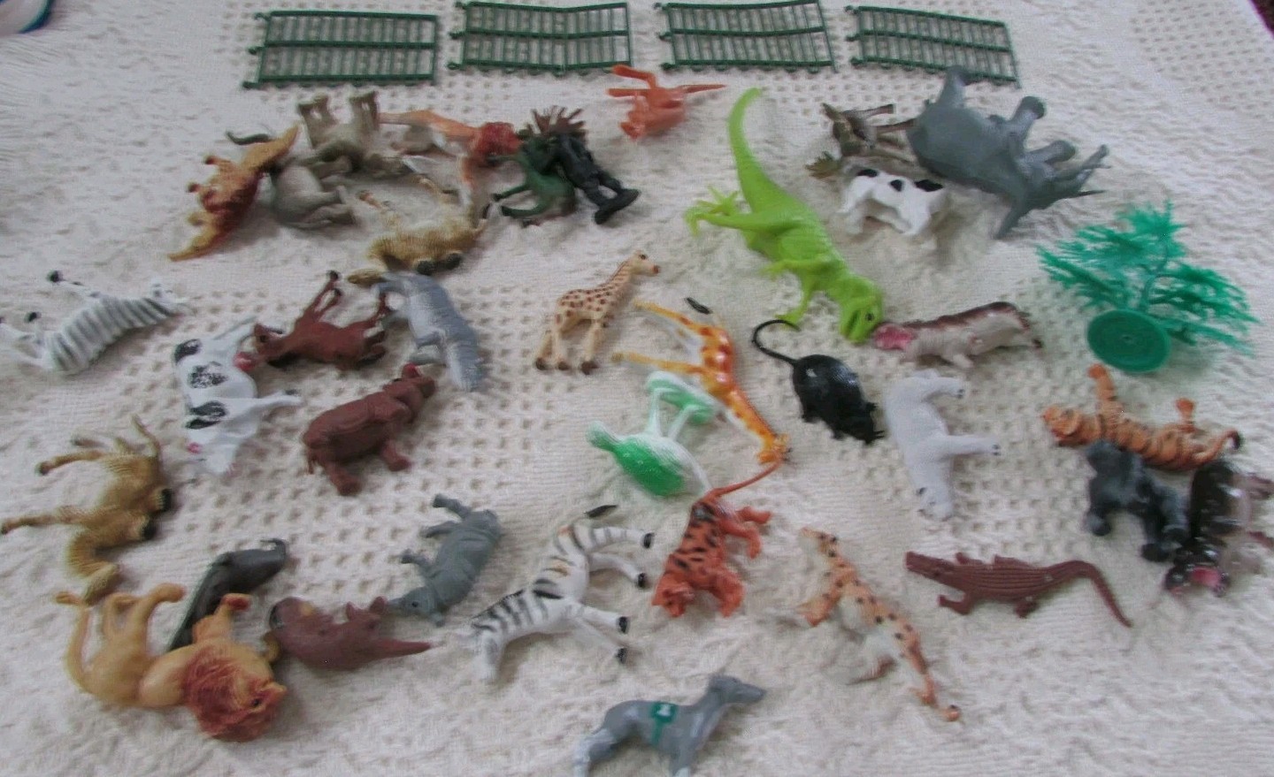 Vintage Lot/40+ Estate Safari Wildlife Toys Animals fence toys Good Pre-Own