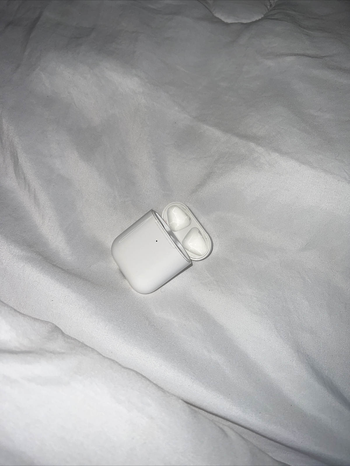 Apple airpod First Generation charging case only