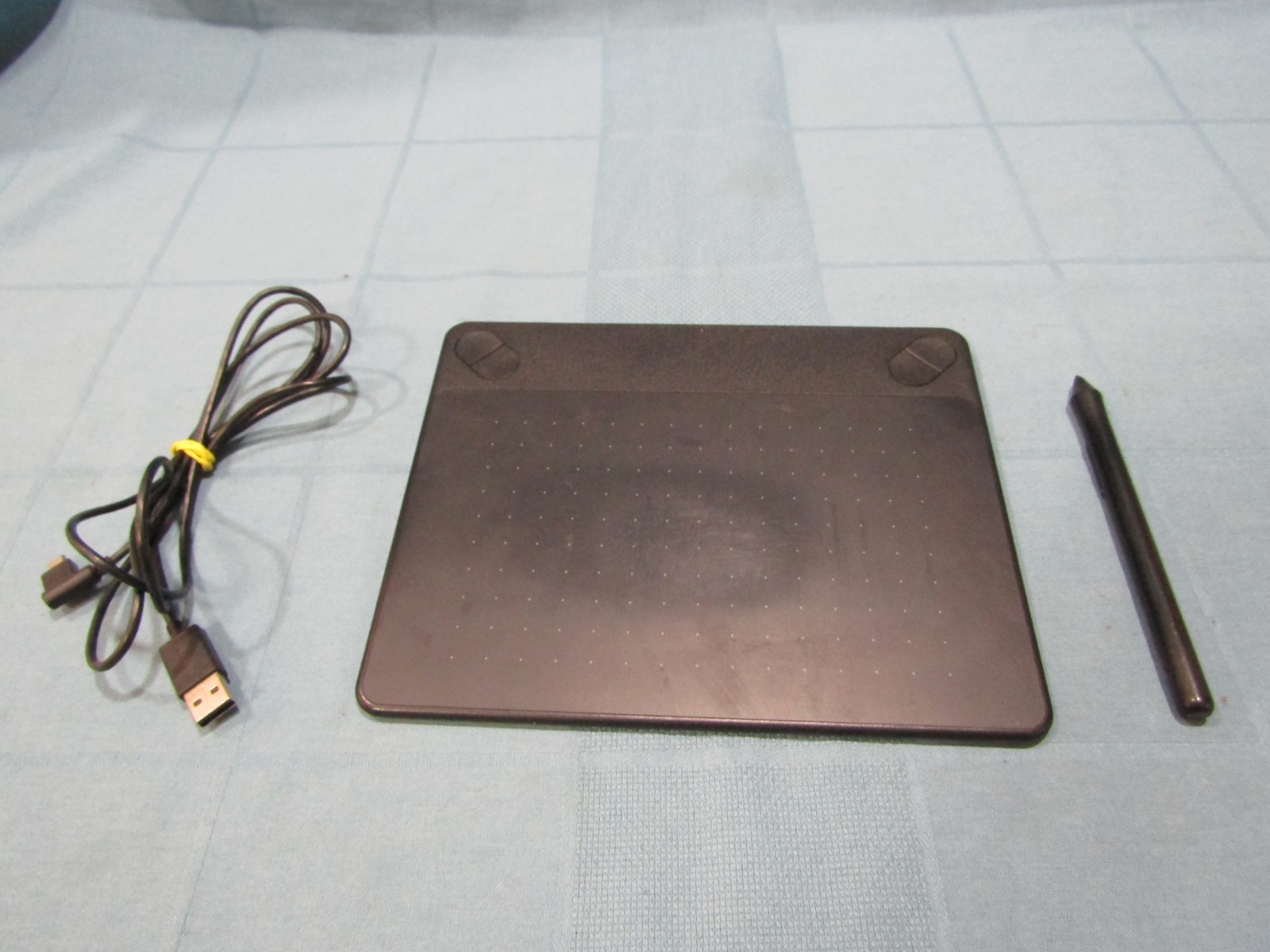 Wacom Black Small Intuos Art Pen and Touch Tablet CTH490 + wireless module & USB