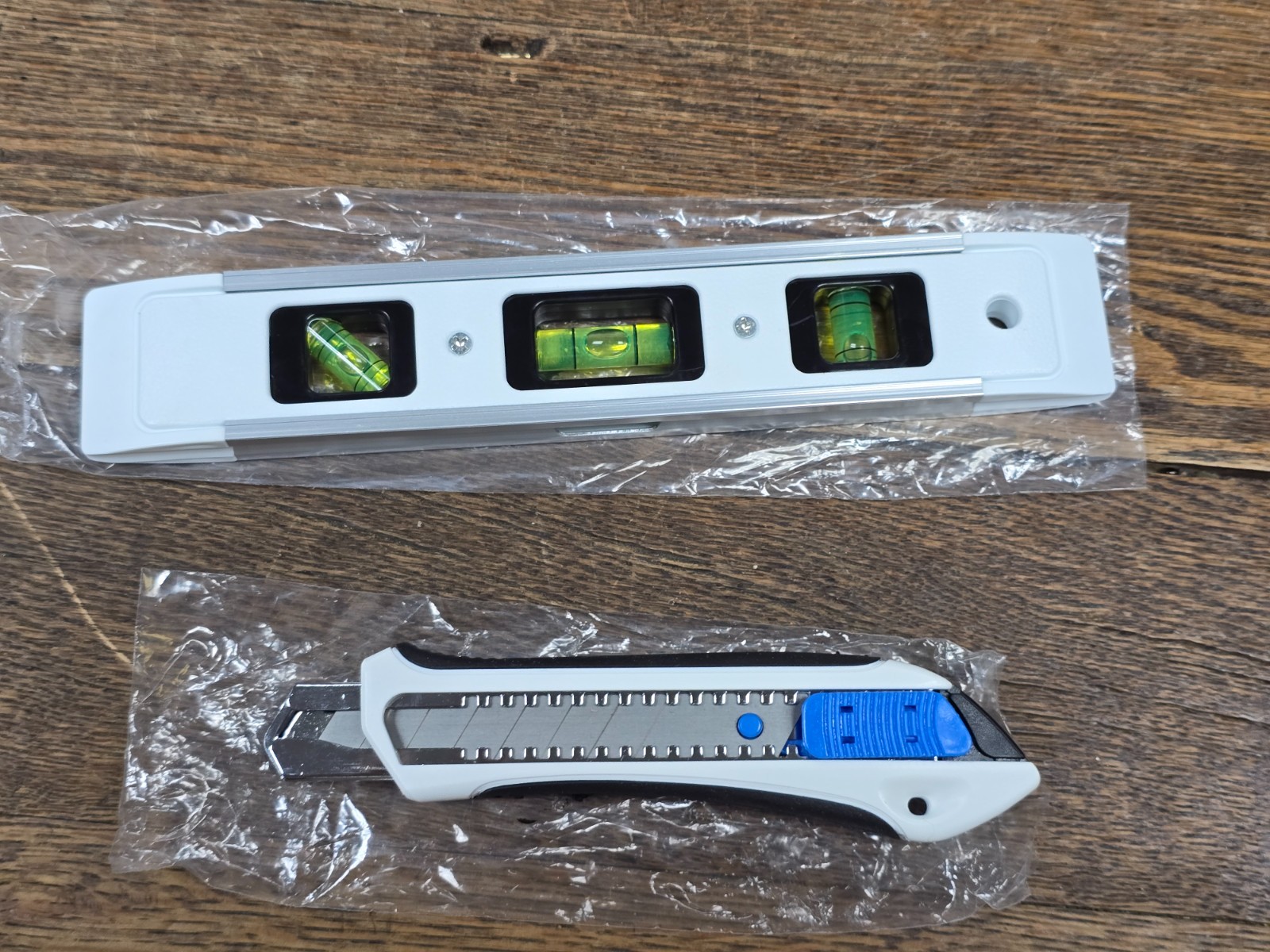 🛠️ 3 Tube Level & Utility Knife Tool Set White & Blue  NEW