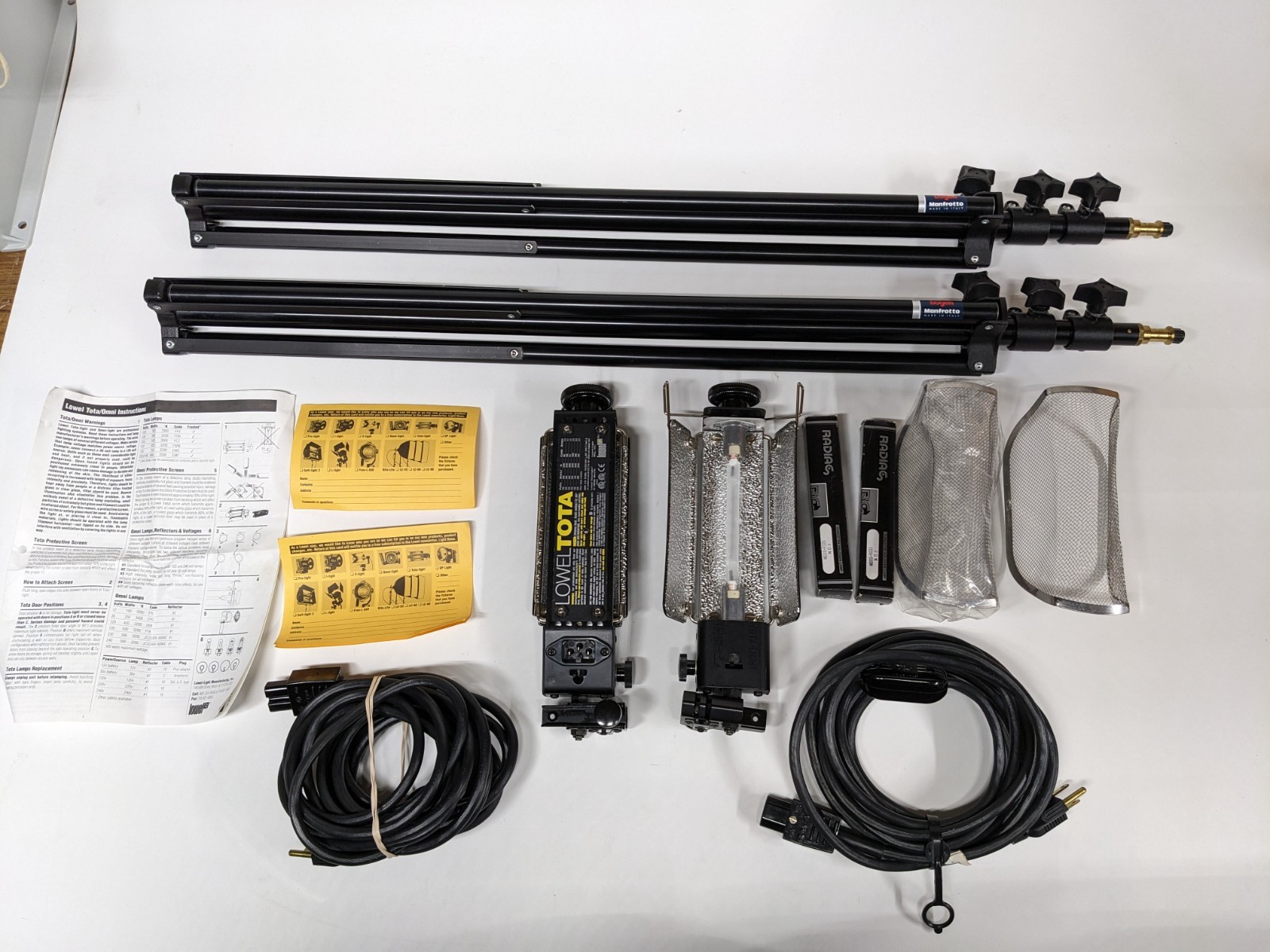 2 Lowel TOTA Professional Photography Photo Flood Lights w/2 Bogen 3361 Stands