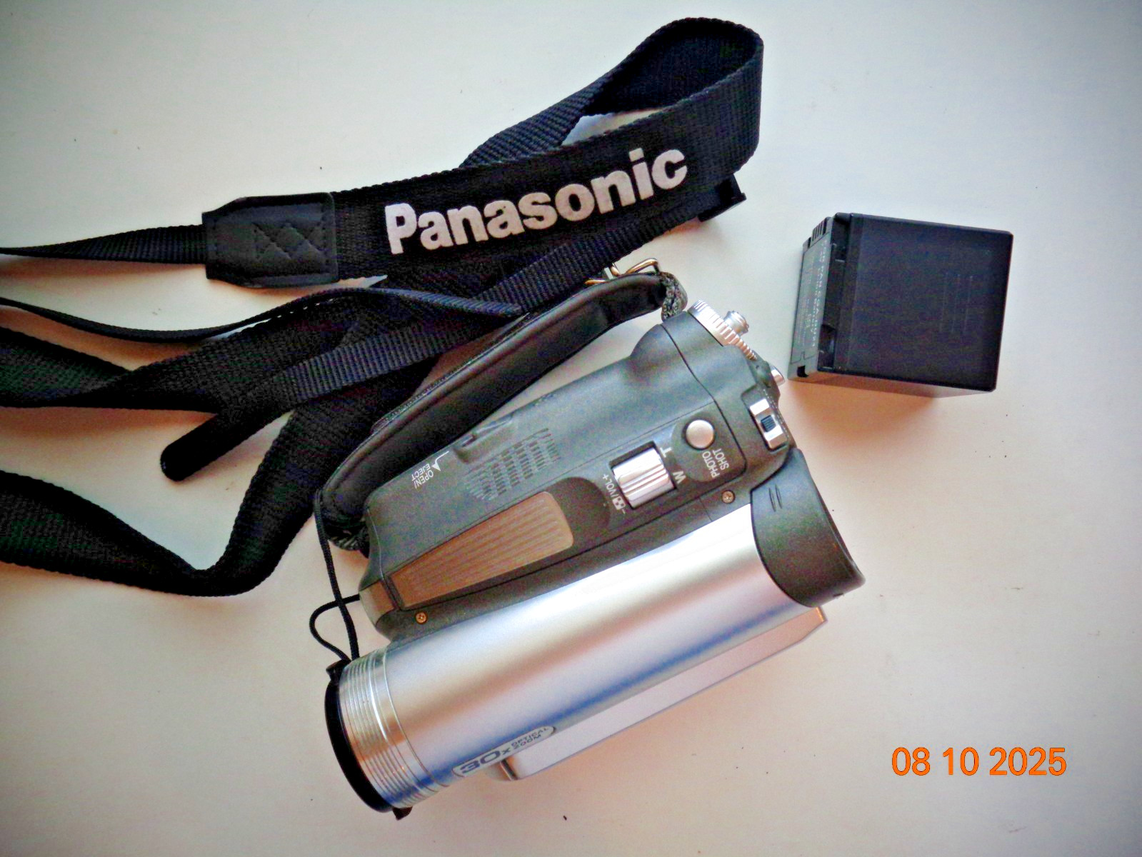 Panasonic PVGS39 MiniDV 30x Optical Camcorder