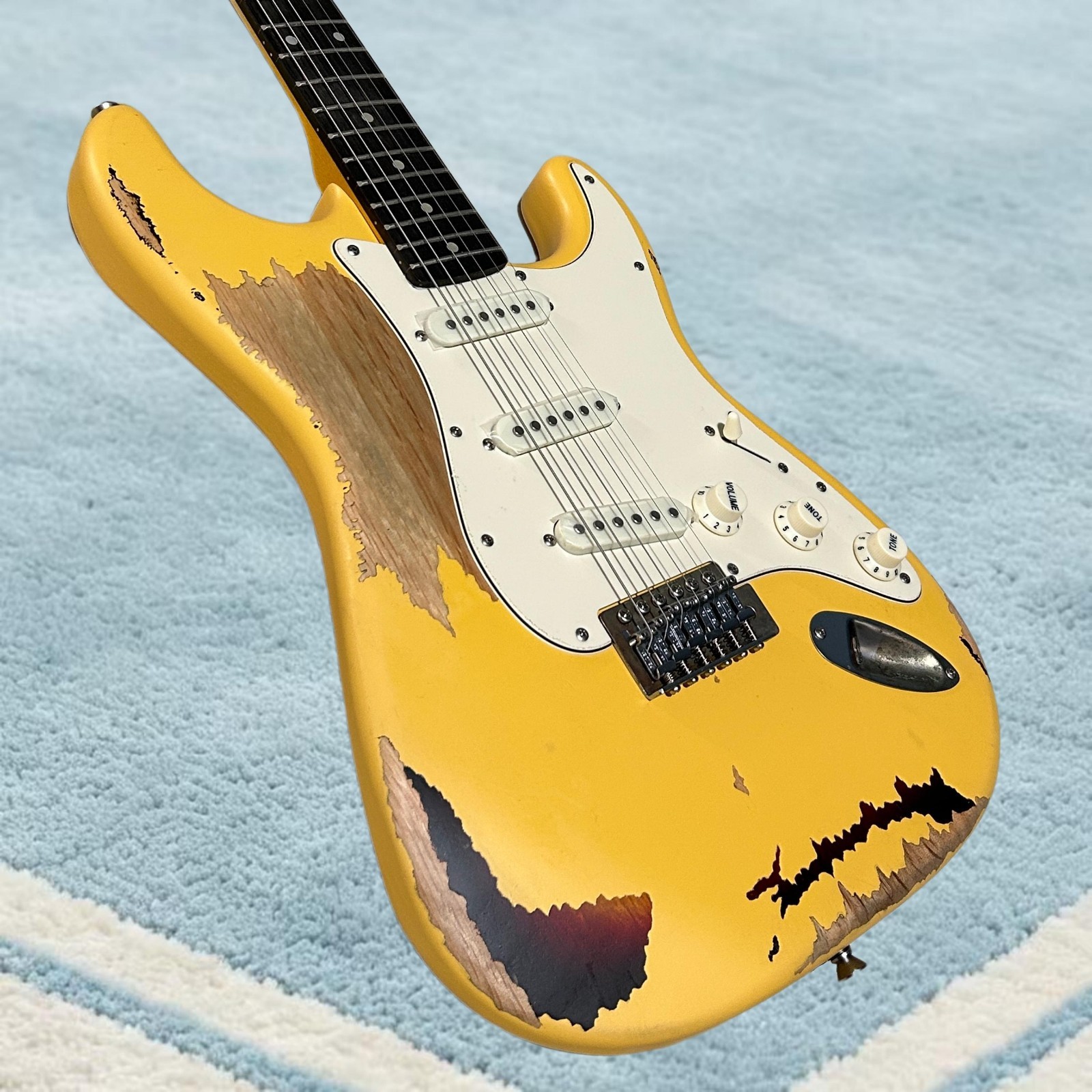 Aged ST Electric Guitar Yellow Color Alder Body Rosewood Fretboard 21 Frets