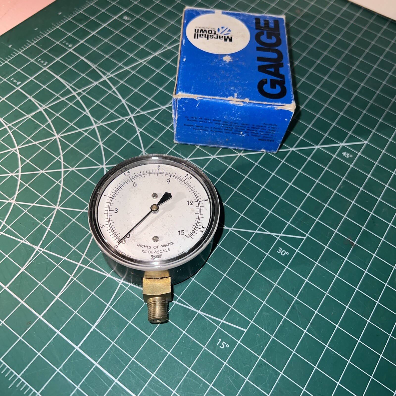 MARSHALL TOWN/BELLOFRAM GAUGE; BOTTOM MOUNT DUAL SCALE IN H2O 0-15KPA G24503