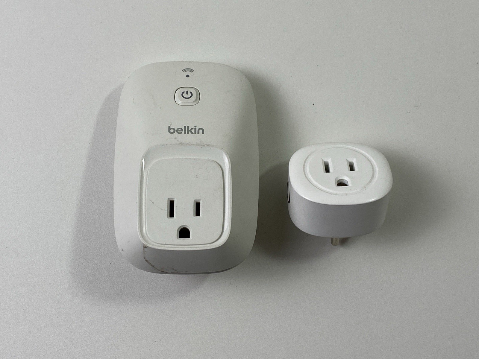 Lot of 2: Belkin WeMo Smart Switch Model: F7C027 + Smart Wi-Fi Outlet PG05