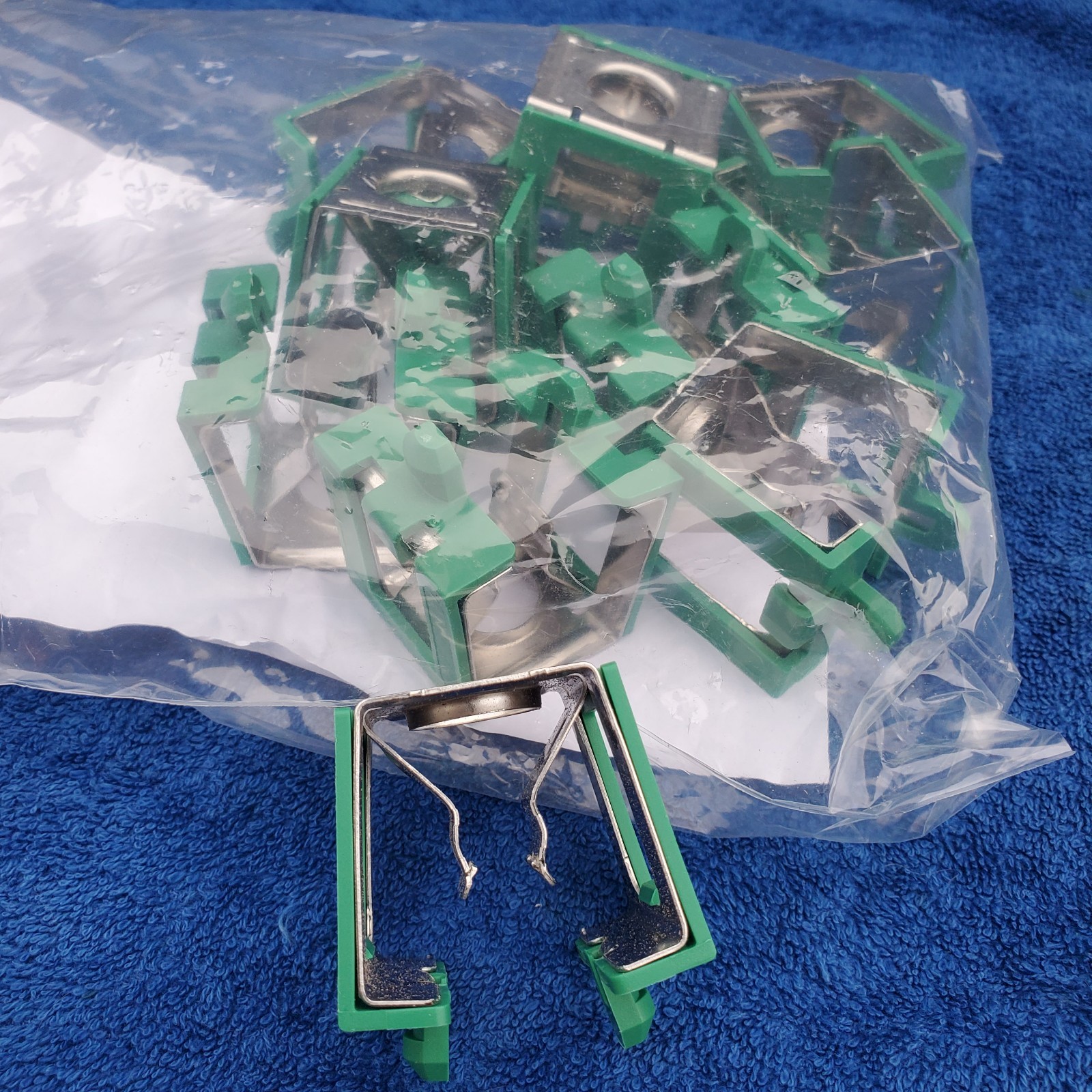 ConcealFab PSHS-1319-10 PIM Shield Hybrid Snap-In 13 To 19mm 1/2" NEW 10pk