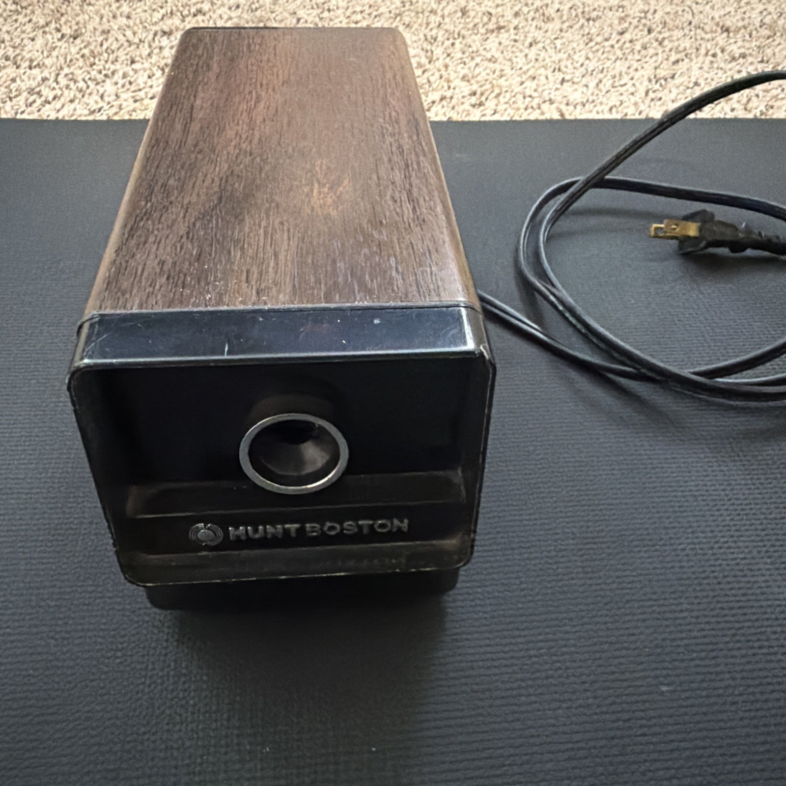 Vintage Hunt Boston Heavy Duty Woodgrain Electric Pencil Sharpener Model 17 USA