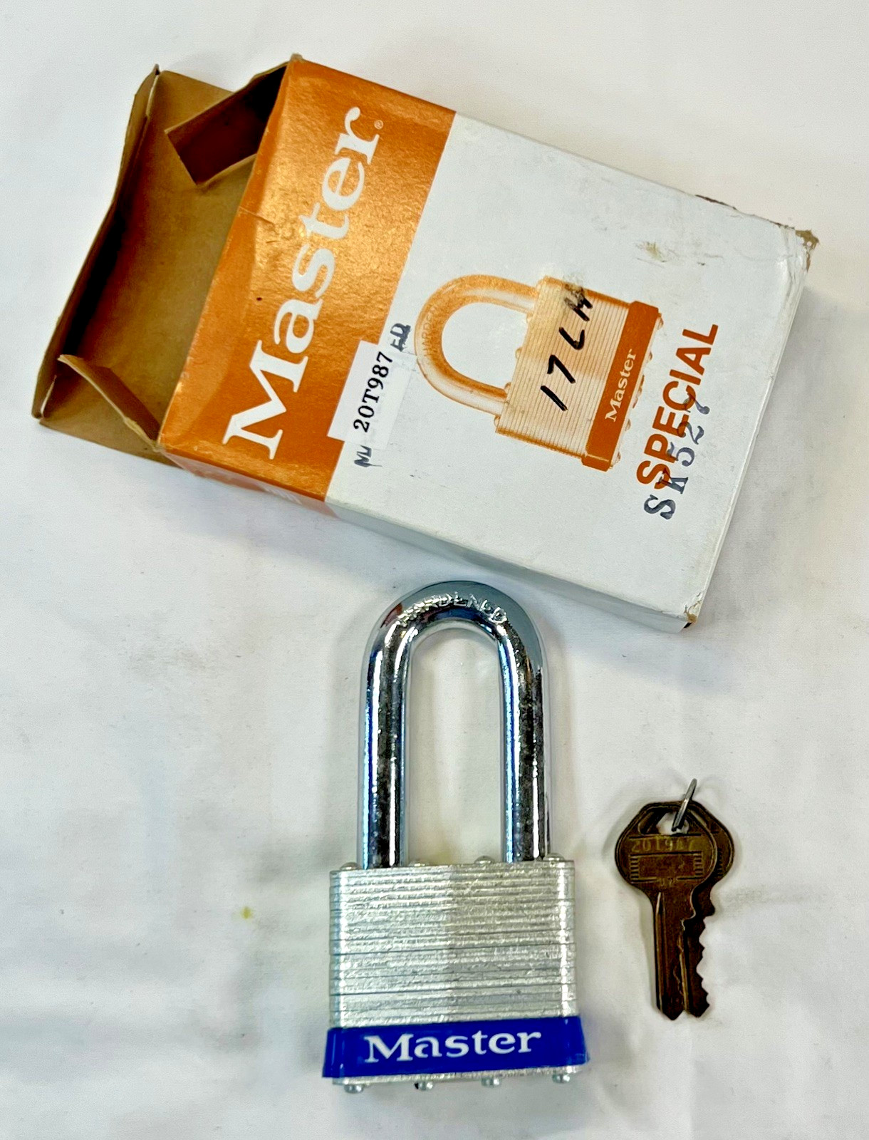 MASTER Padlock 17LH KD Extra Heavy-Duty 2"wide 7/16"shackle 2"clearance