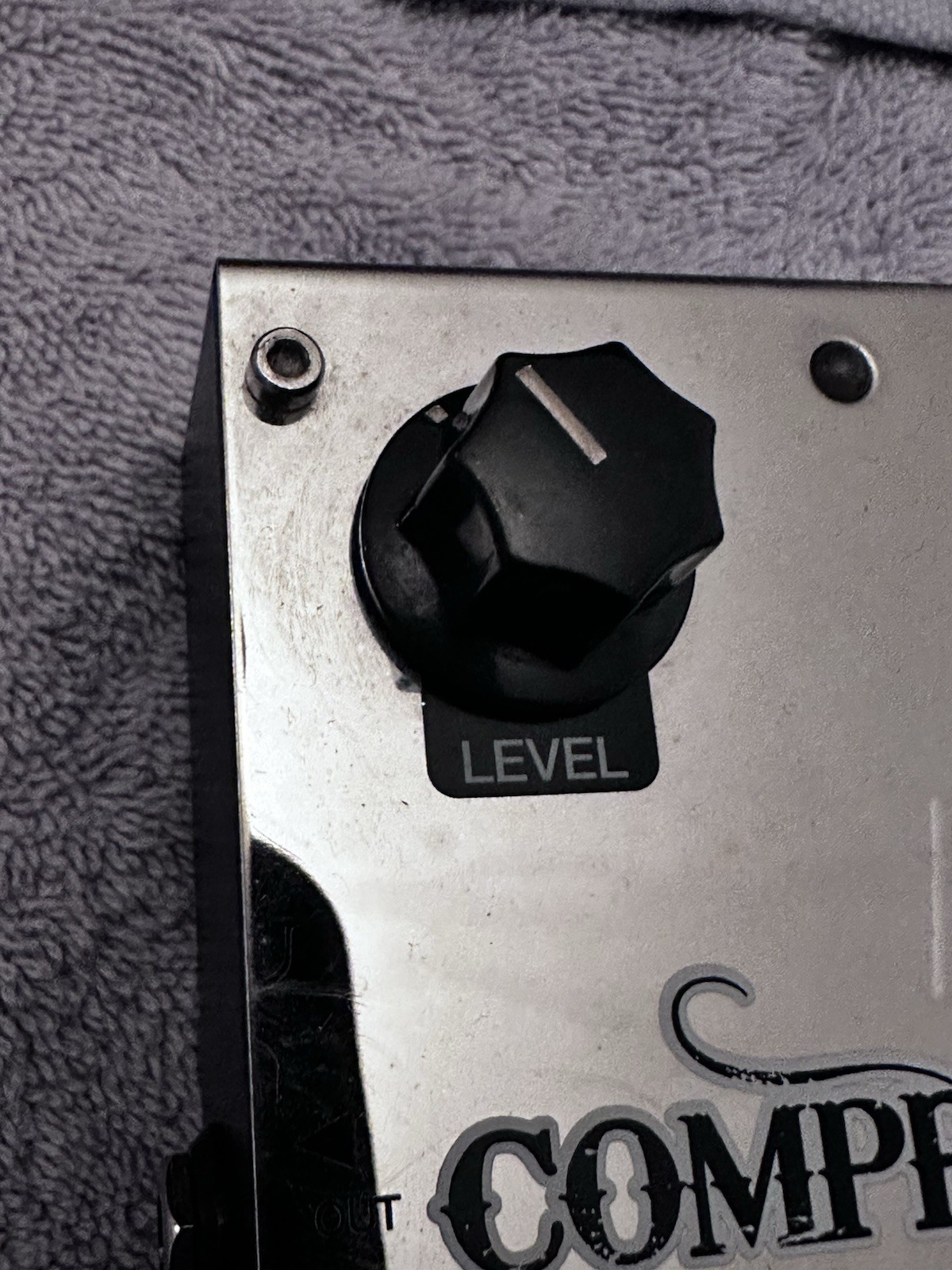 Akai “Professional” Compressor: Electric Guitar Pedal