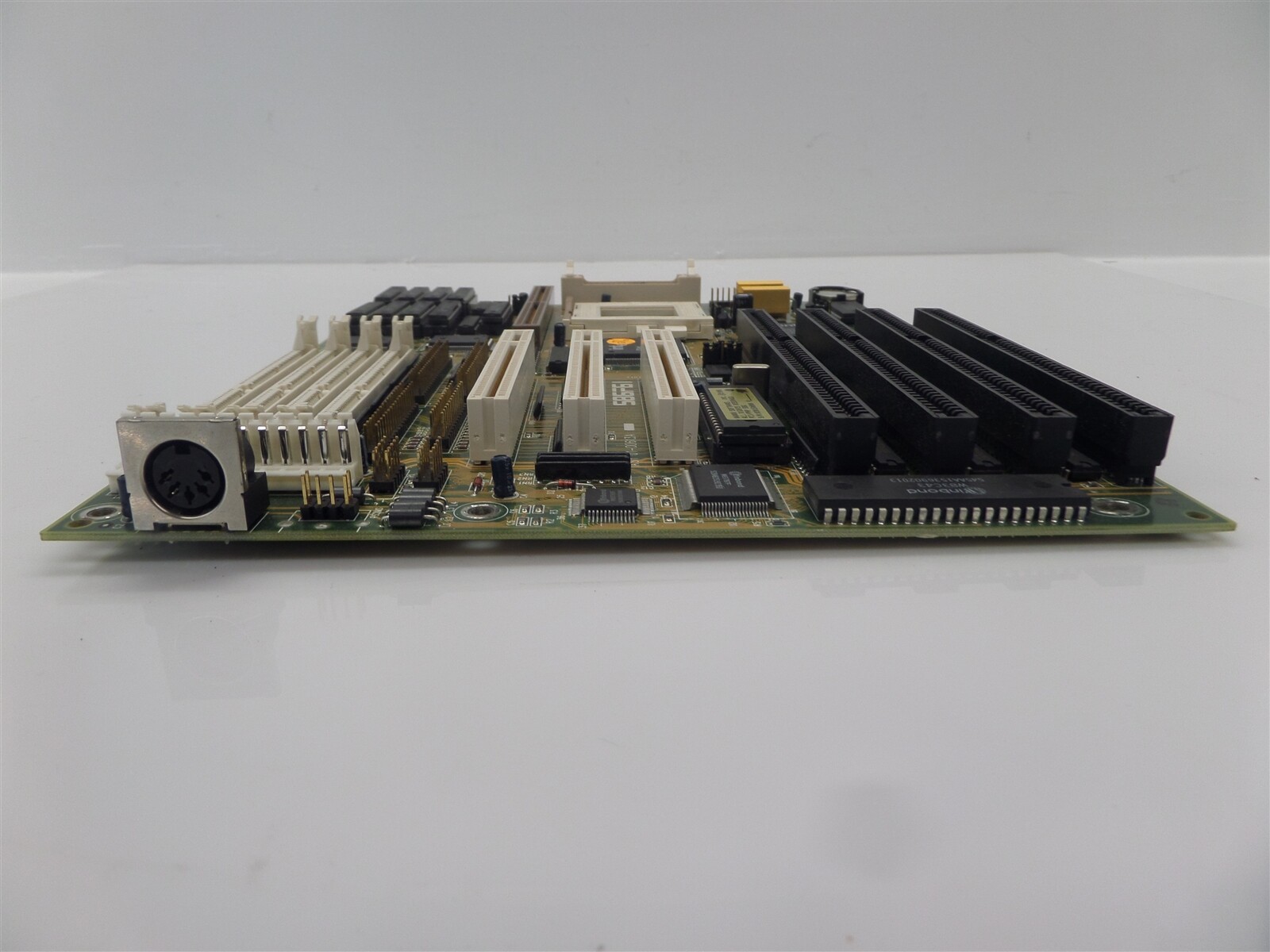 Freetech 586F61 Socket 7 Motherboard 01-00613A - No CPU No RAM