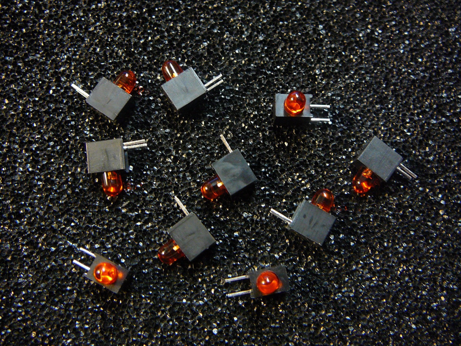 KINGBRIGHT LED Indicator 3.4mm R/A 565nm Orange Transparent **NEW** 10/PKG