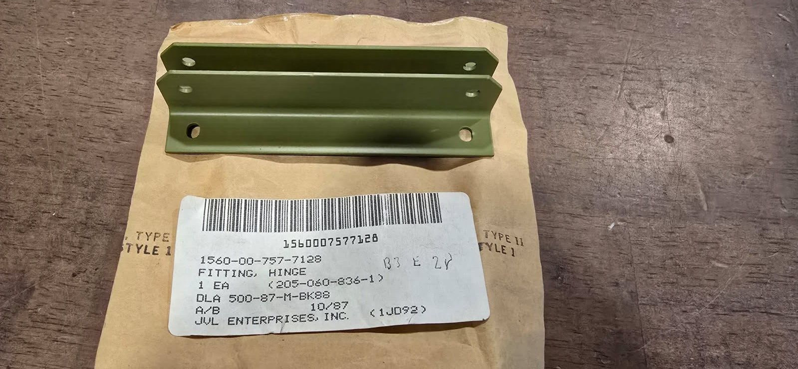 BELL HELICOPTER FITTING HINGE 205-060-836-1 5340-00-757-7128 H1