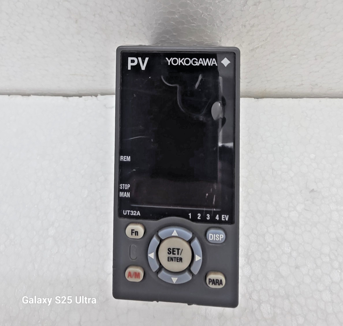 Yokogawa UT32A-000-11-00 Digital Indicating Controller
