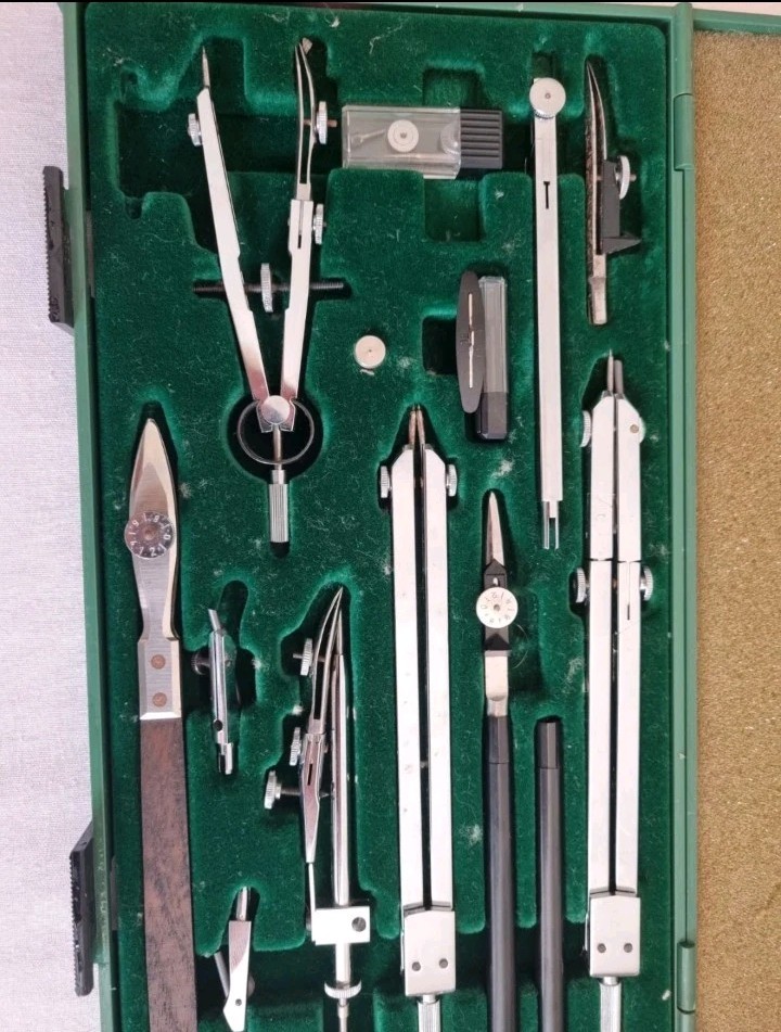 Steel Engineering/Surveying Drawing Compass & Divider Drafting Set in Green Case
