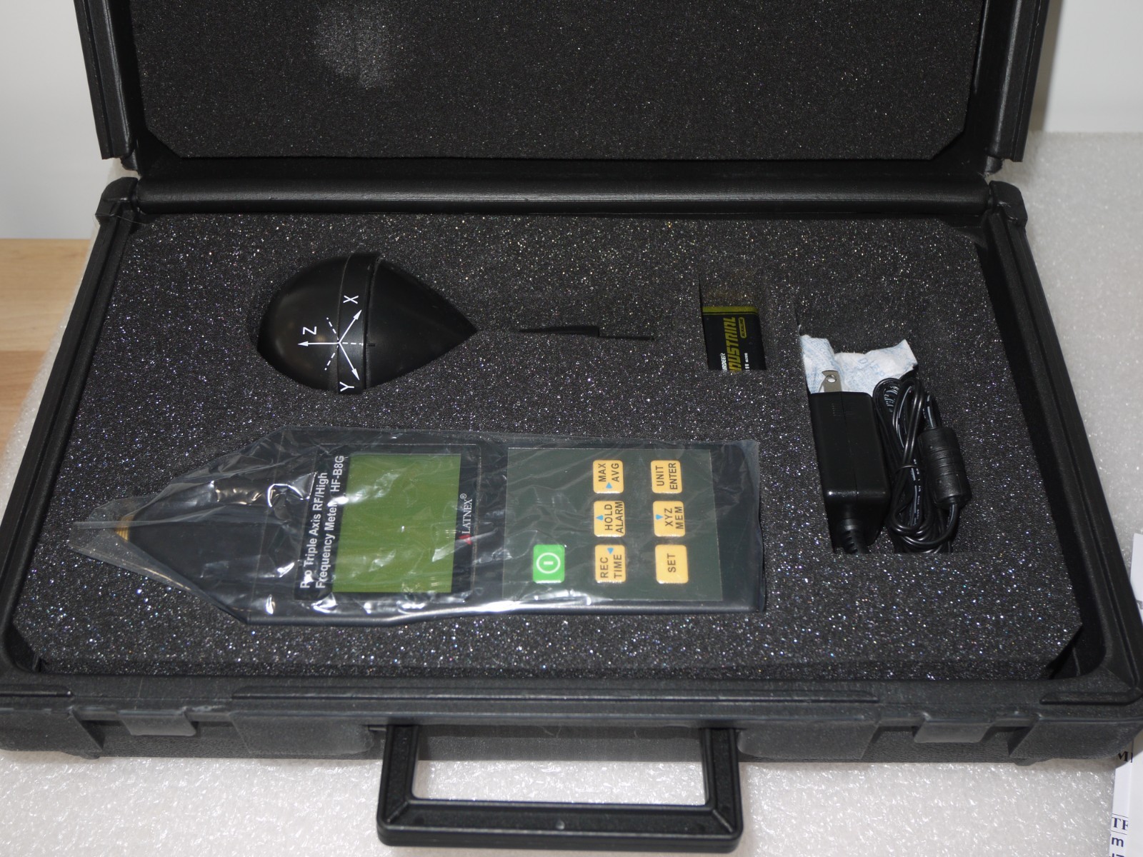 RF meter with triple axis for Cell and RF measurement.