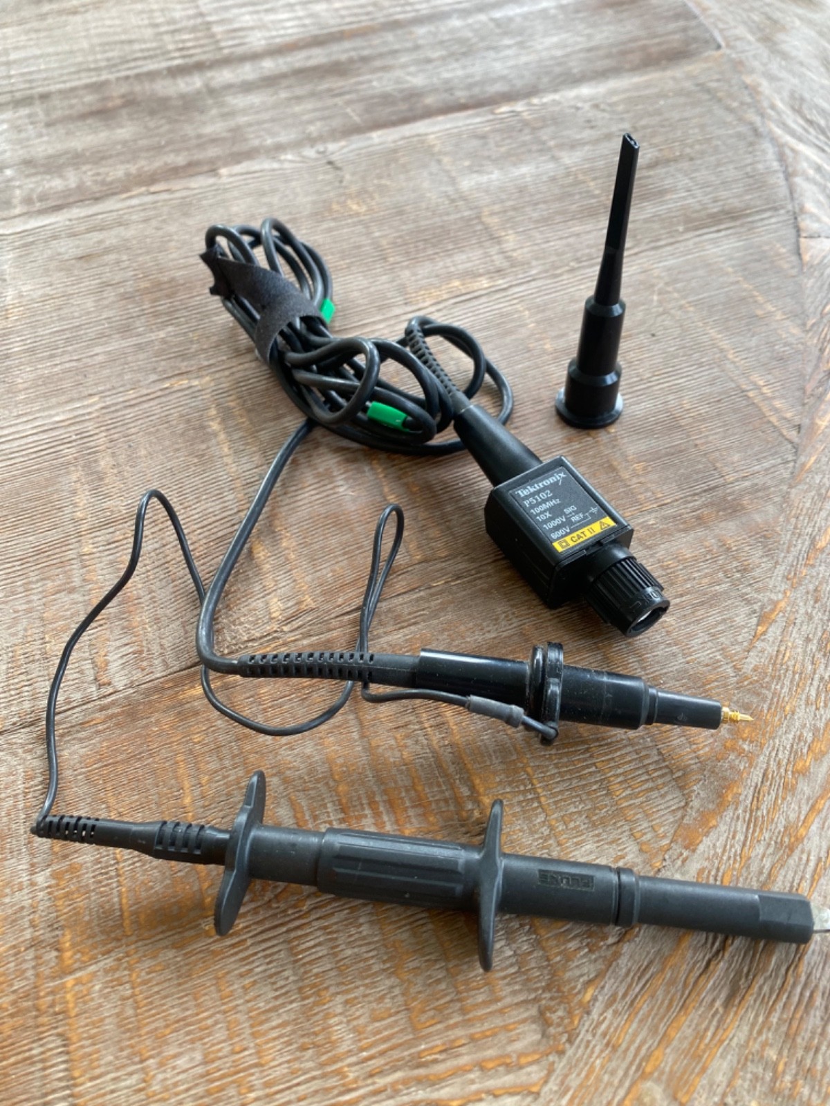Tektronix P5102 100 MHz High Voltage 10X Probe CAT II + Fluke Mueller 1000V