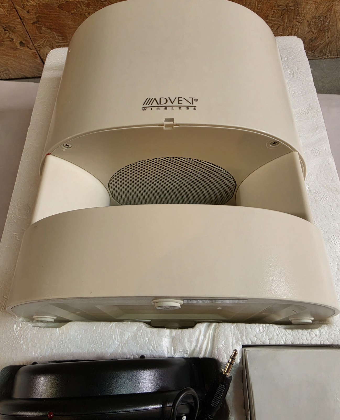 ADVENT ~ MODEL # AW810 ~ WIRELESS INDOOR / OUTDOOR SPEAKER NEW